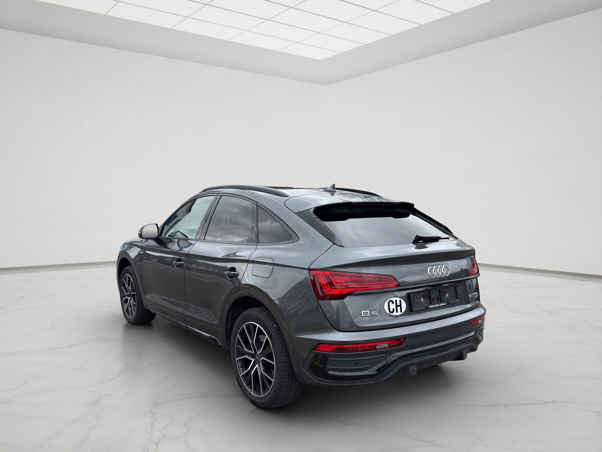AUDI Q5 50 TFSI e PHEV S line quattro S-tronic-image-4