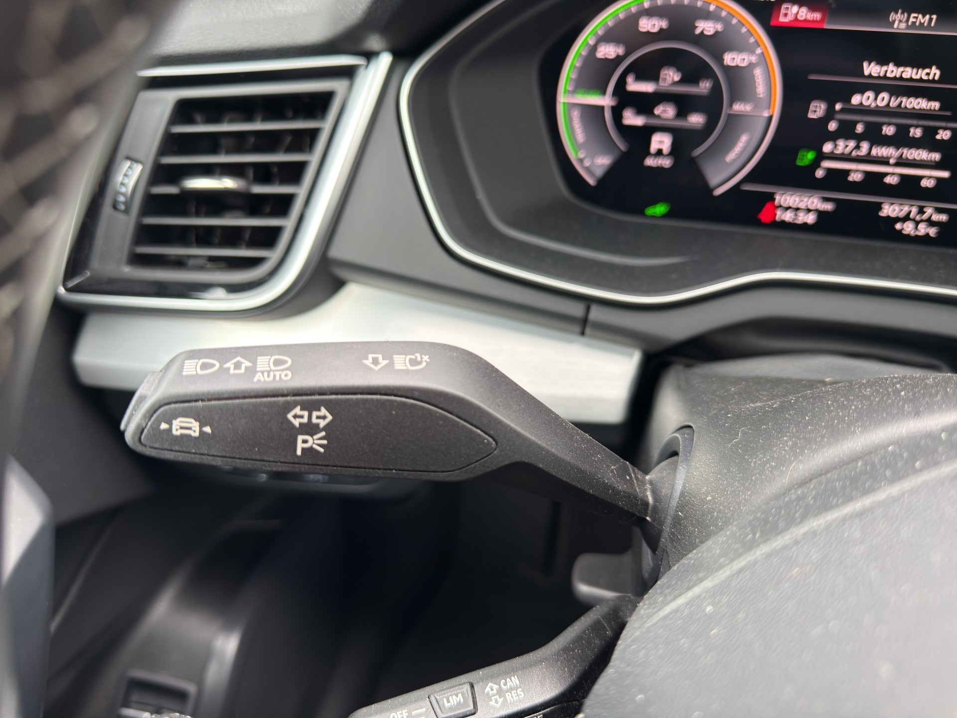 AUDI Q5 50 TFSI e PHEV S line quattro S-tronic-image-16
