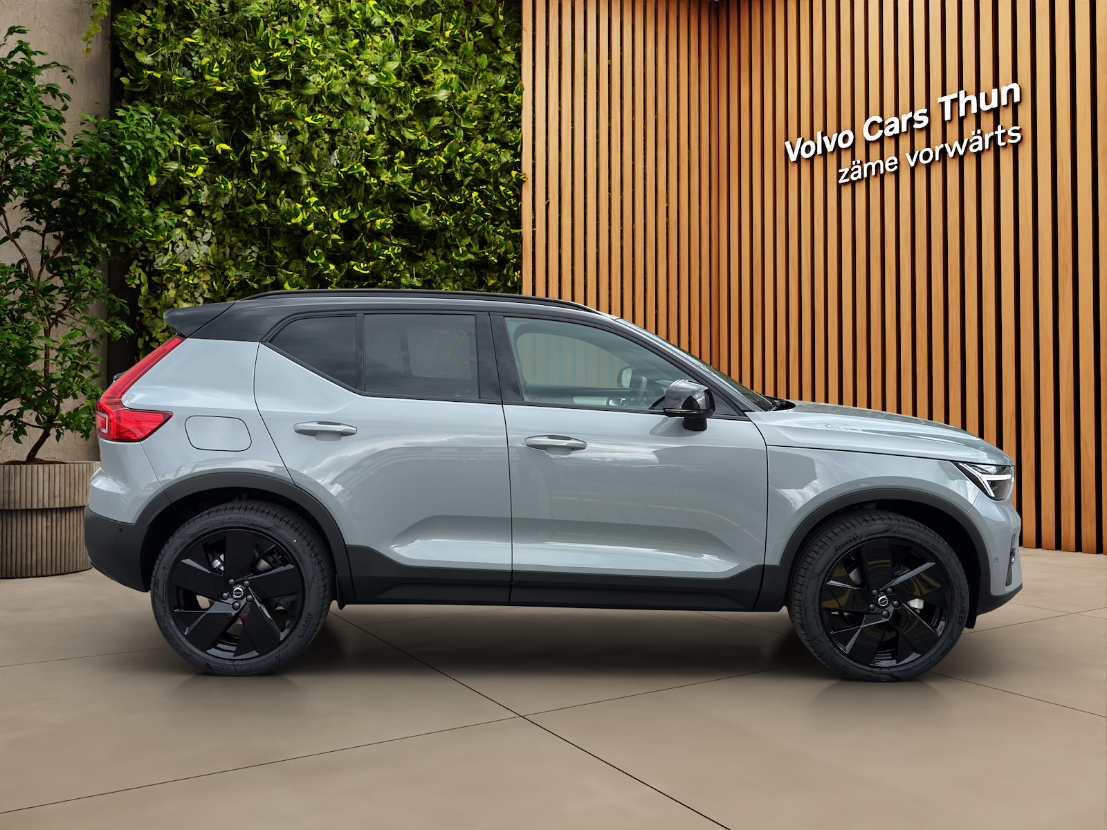 VOLVO XC40 2.0 B4 MH Black Edition-showroom-element-3