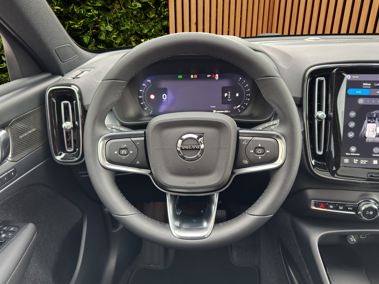 VOLVO XC40 2.0 B4 MH Black Edition-image-10