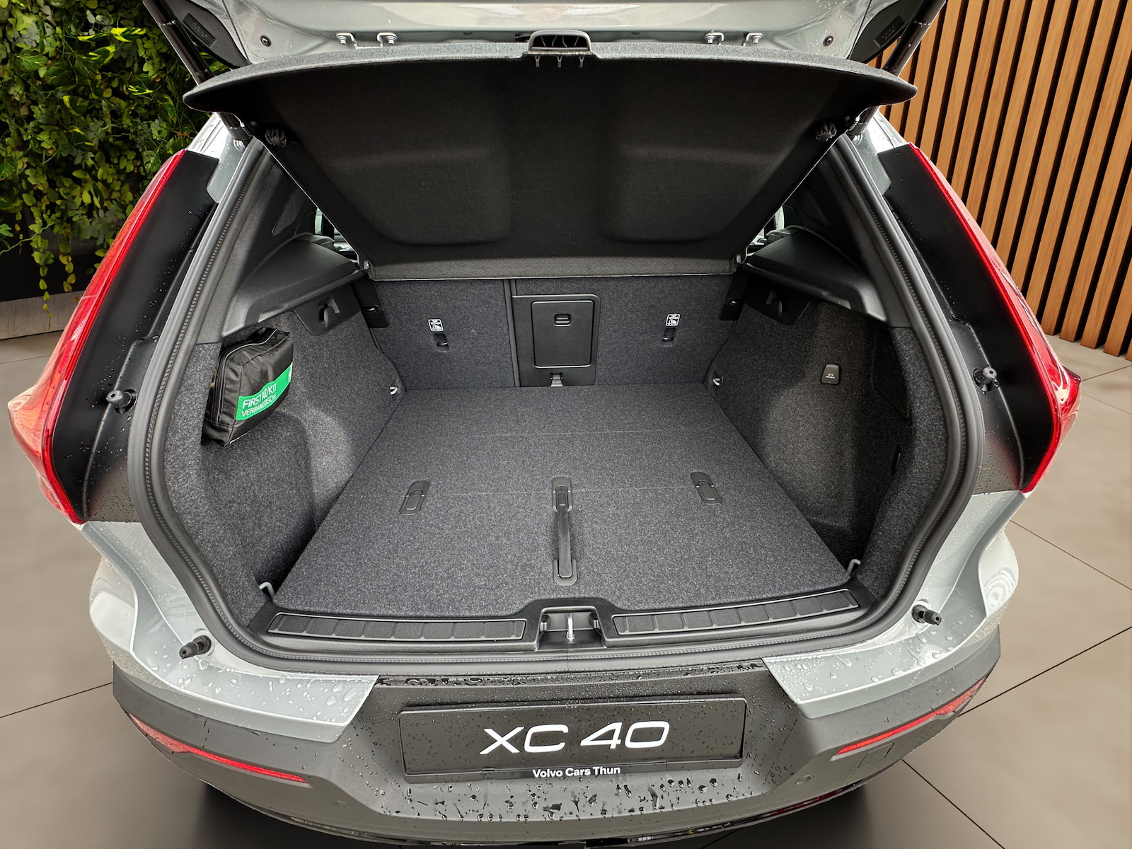 VOLVO XC40 2.0 B4 MH Black Edition-image-15