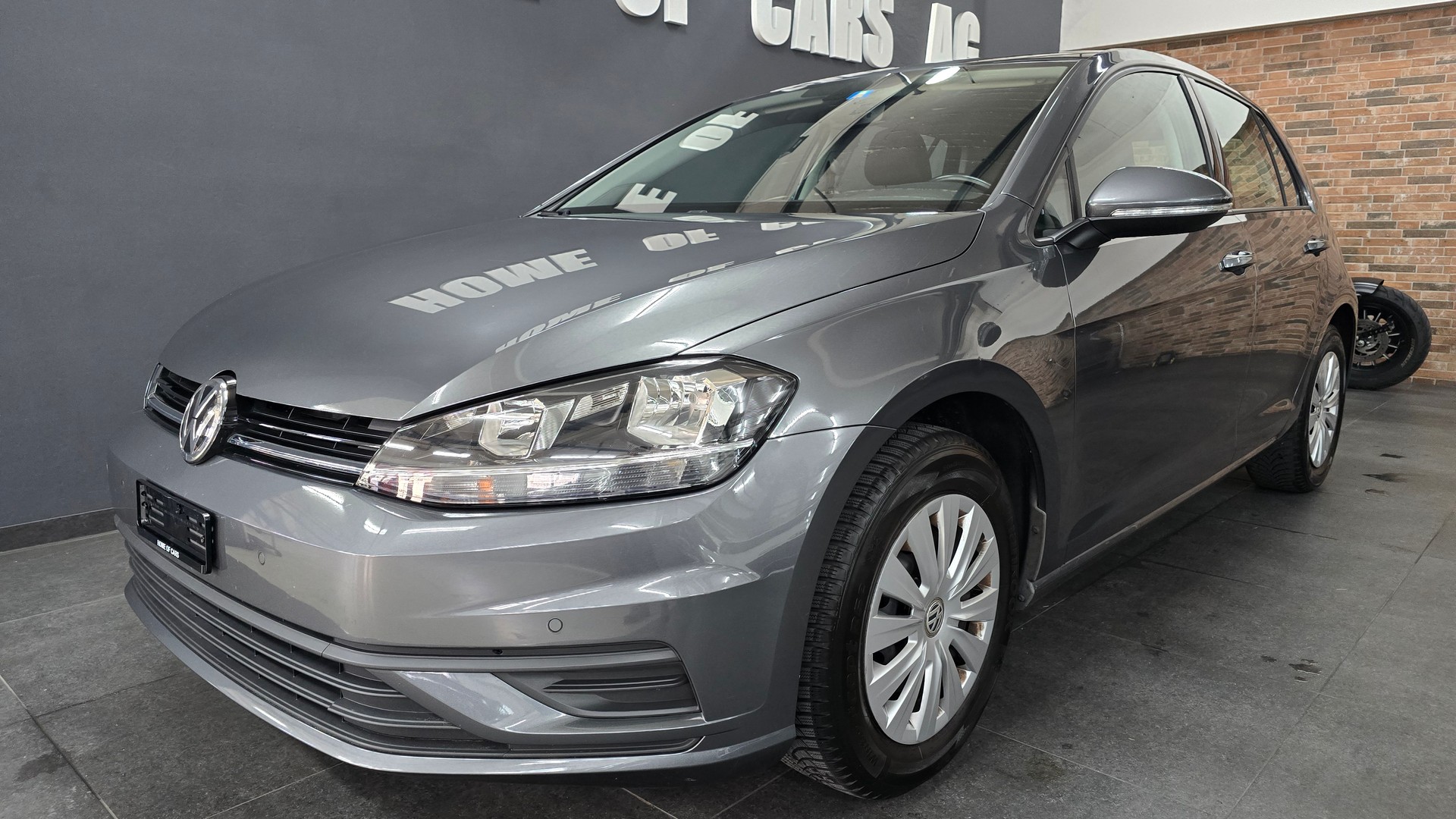 VW Golf 1.0 TSI Trendline-showroom-element-1