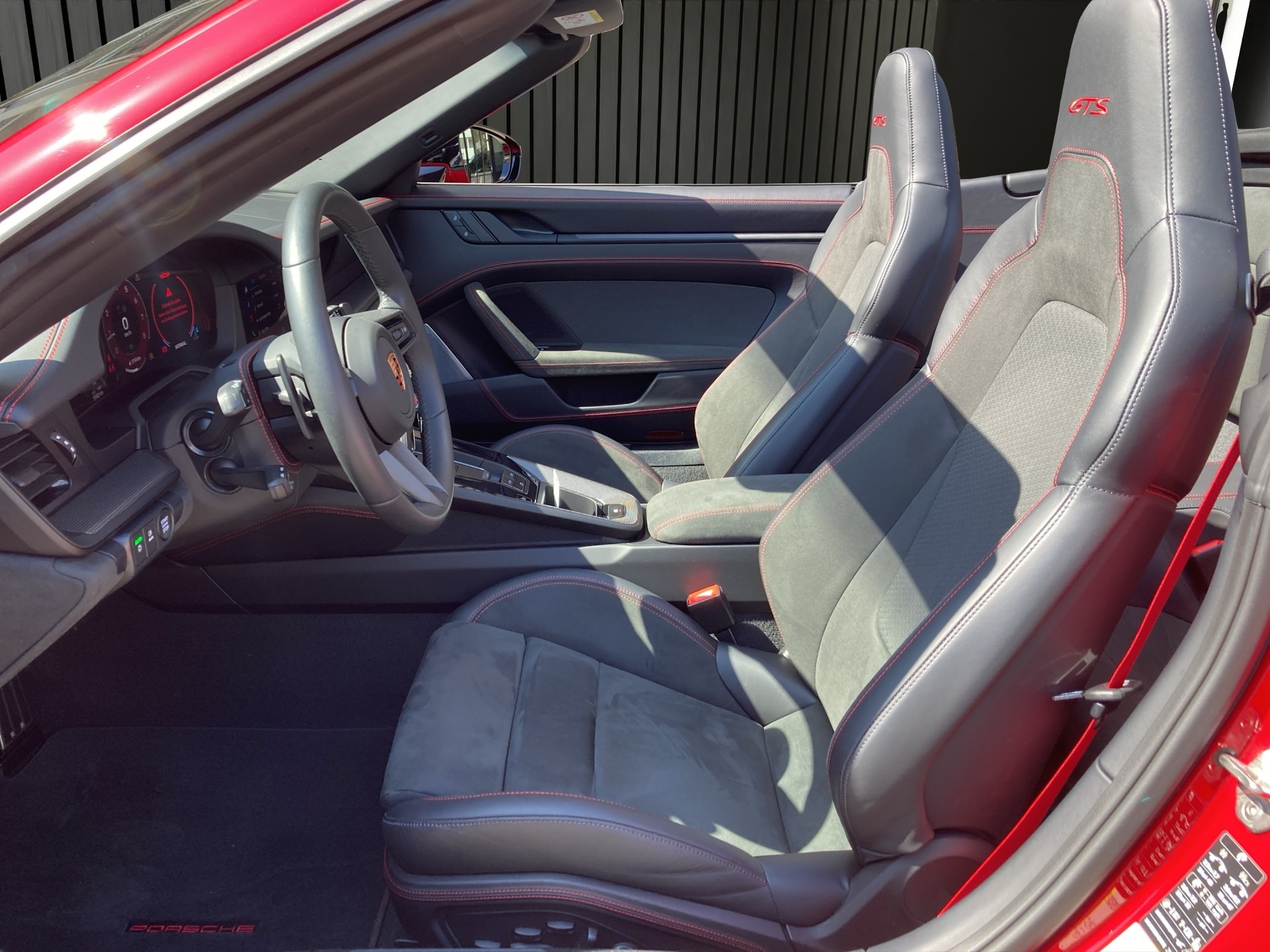 PORSCHE 911 Carrera 4 GTS Cabriolet-image-8