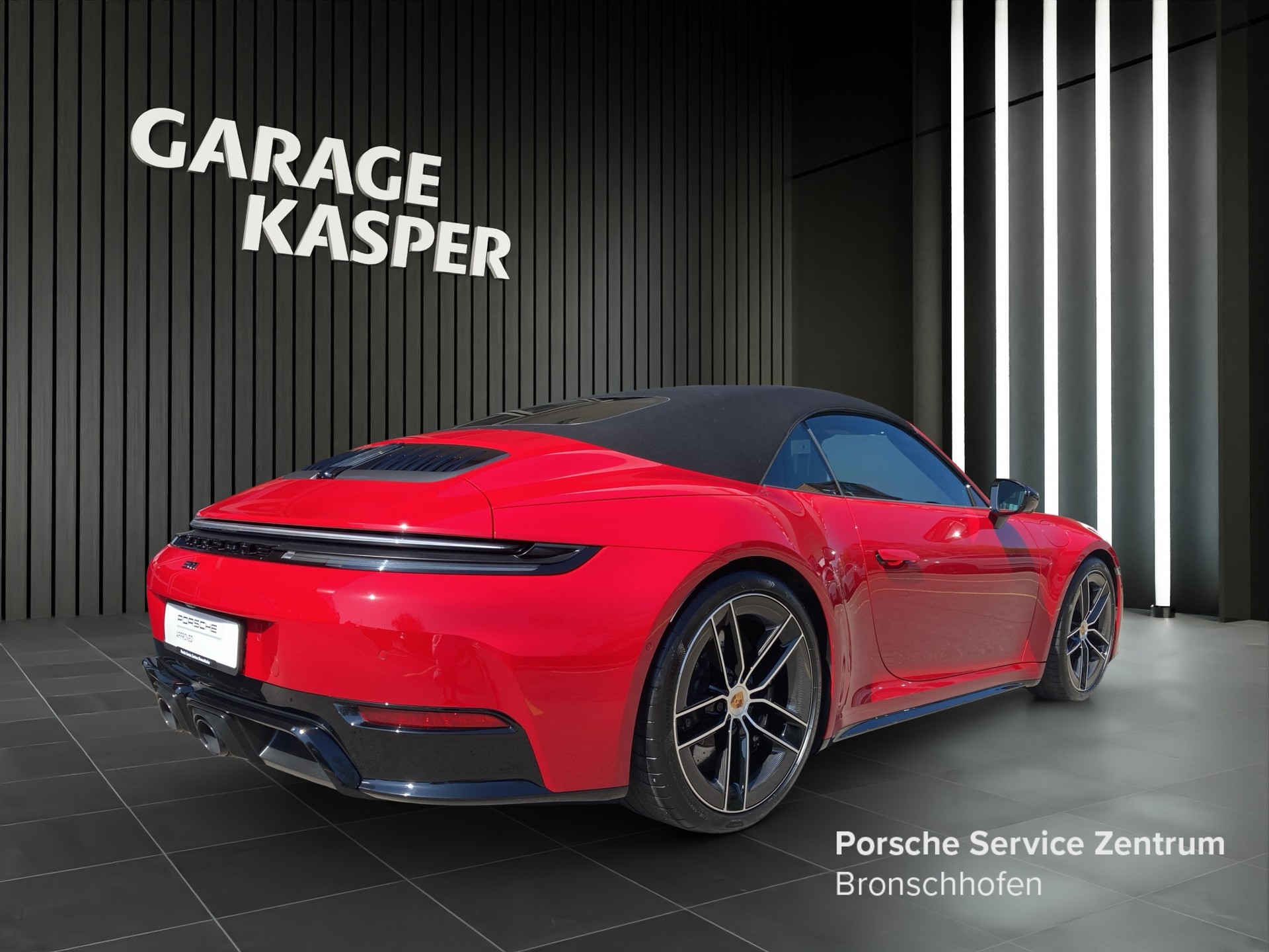 PORSCHE 911 Carrera 4 GTS Cabriolet-image-4