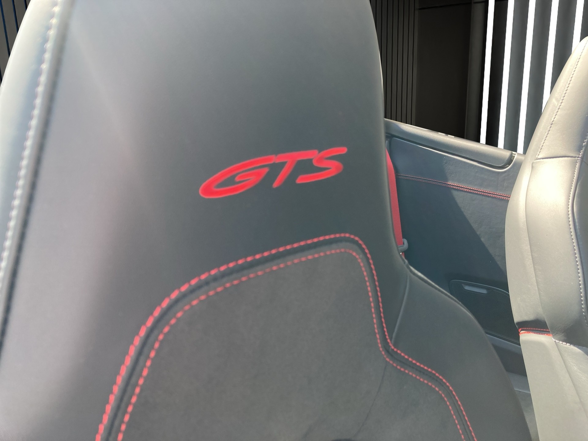 PORSCHE 911 Carrera 4 GTS Cabriolet-image-16