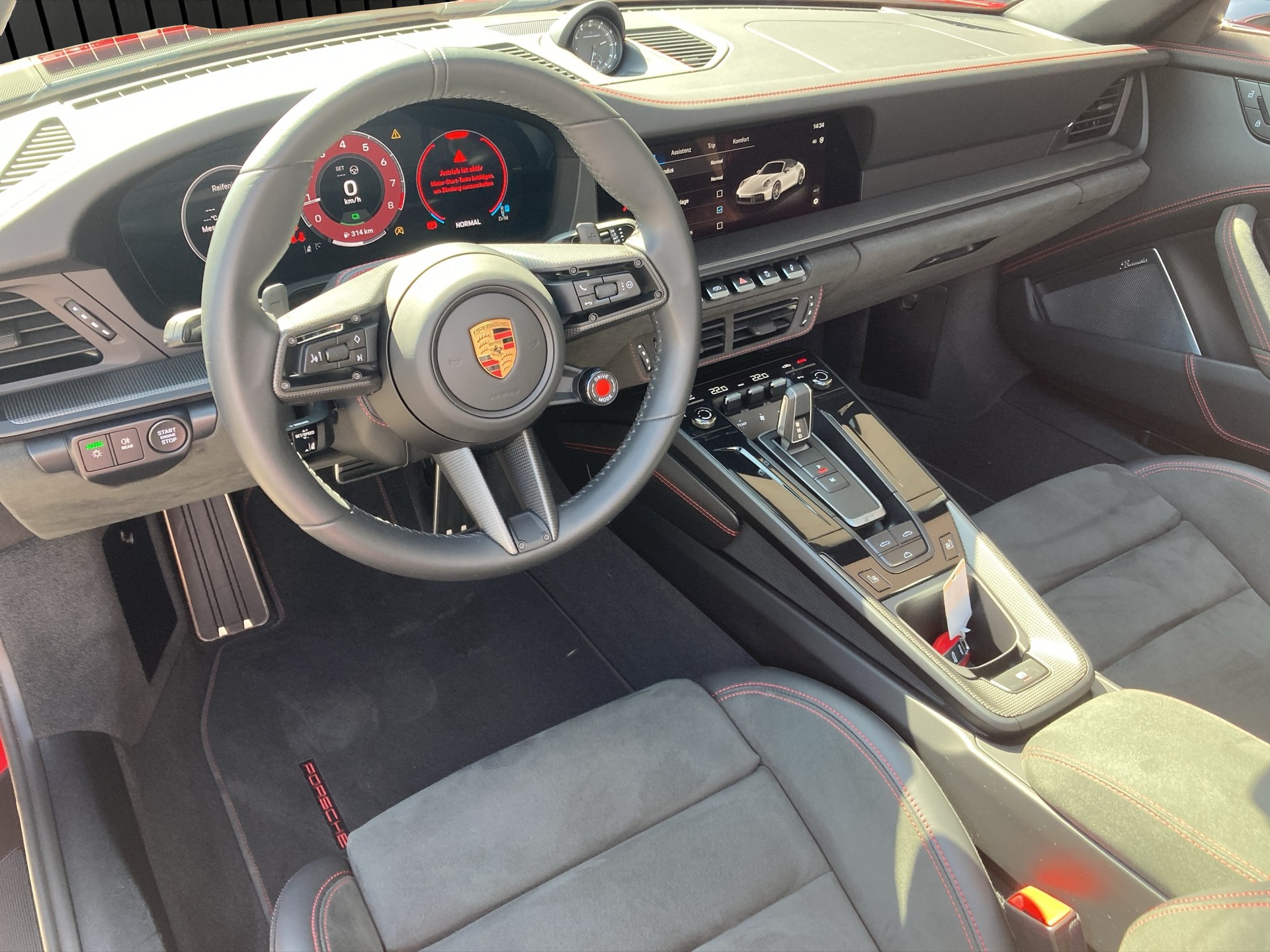 PORSCHE 911 Carrera 4 GTS Cabriolet-image-9