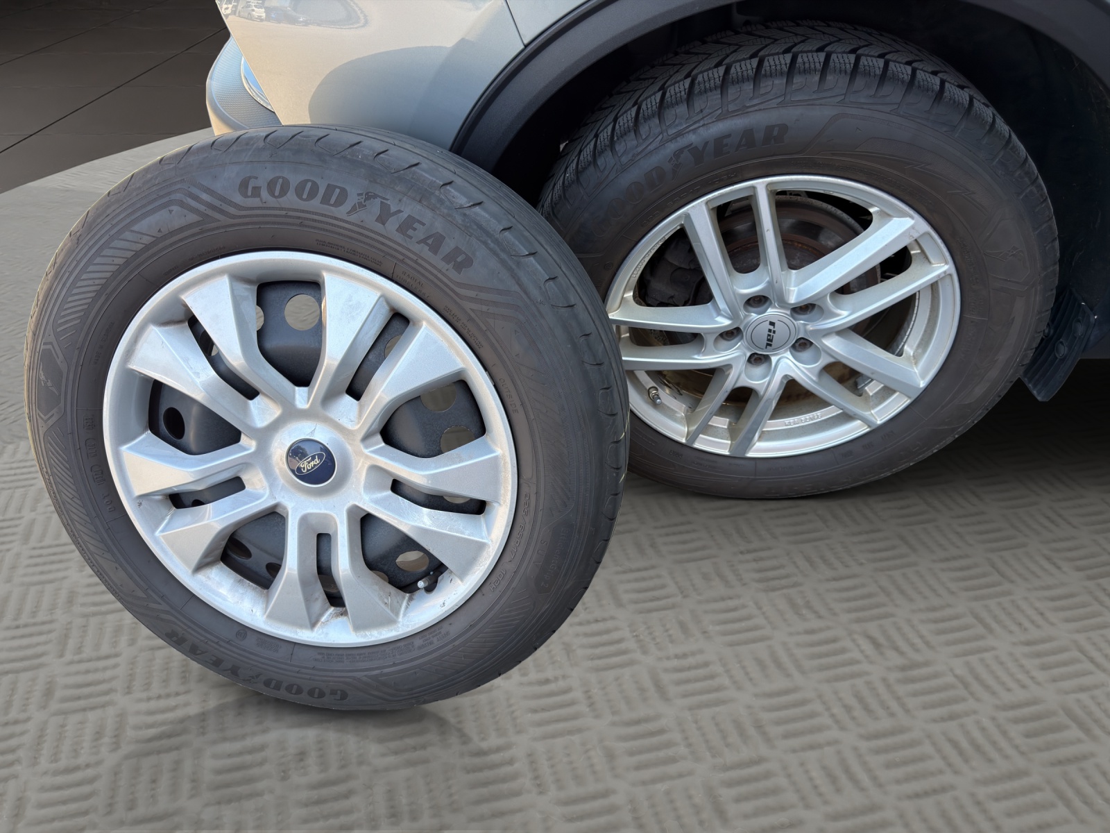 FORD Kuga 2.0 TDCi EcoBlue Cool & Connect 4WD-image-19