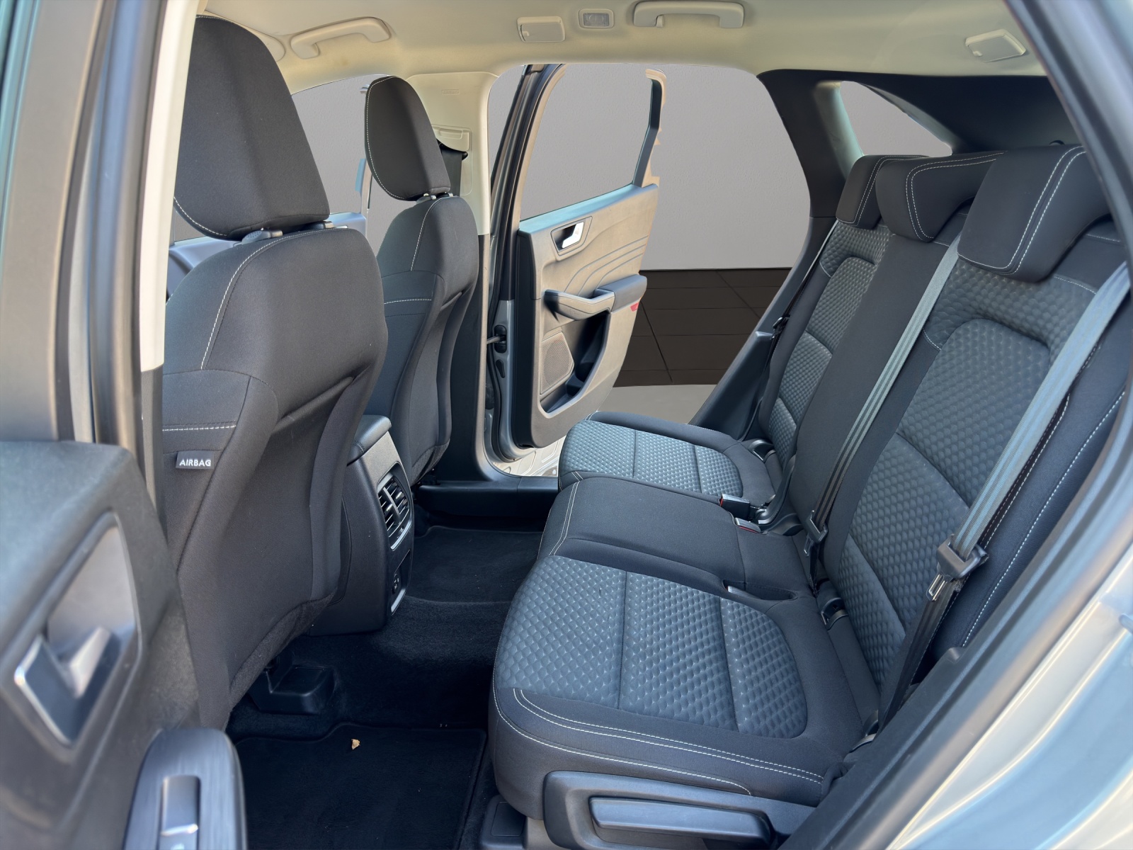 FORD Kuga 2.0 TDCi EcoBlue Cool & Connect 4WD-image-12