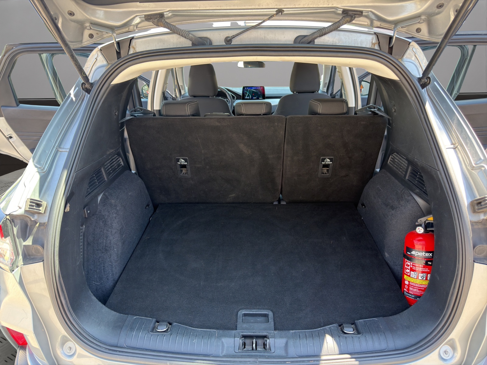 FORD Kuga 2.0 TDCi EcoBlue Cool & Connect 4WD-image-18