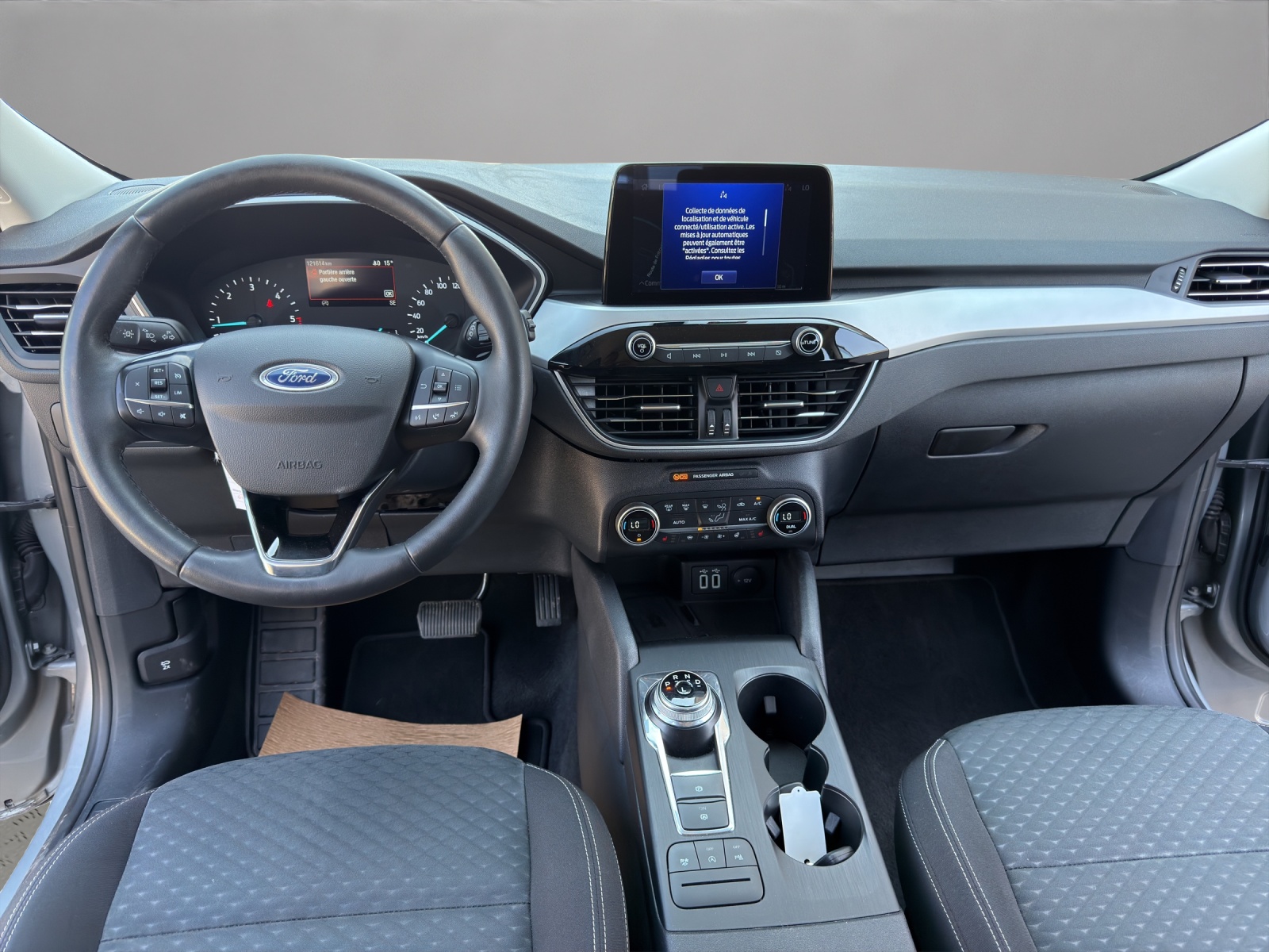 FORD Kuga 2.0 TDCi EcoBlue Cool & Connect 4WD-image-13