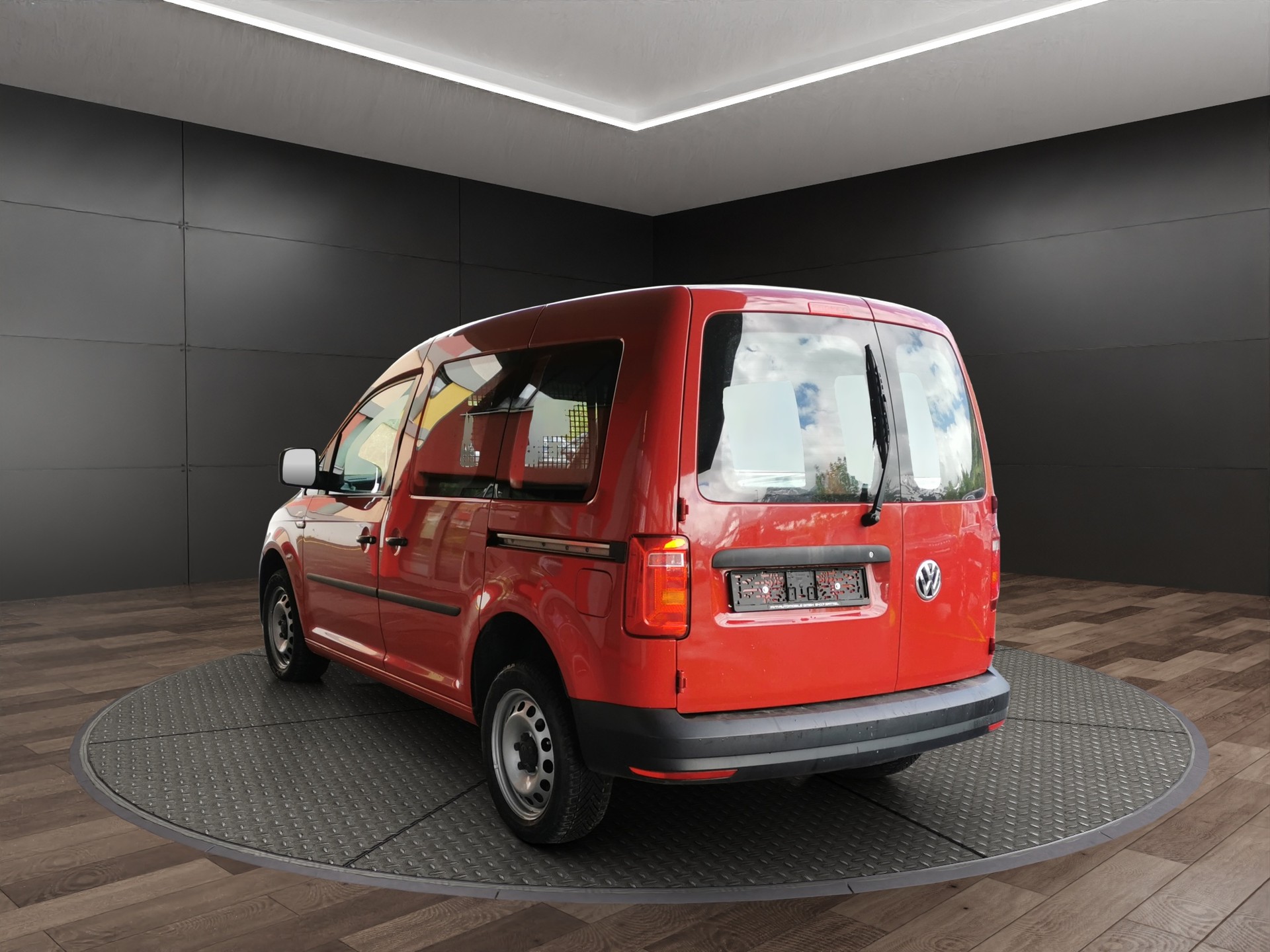 VW Caddy 2.0TDI 4Motion BlueMotion Technology-image-6