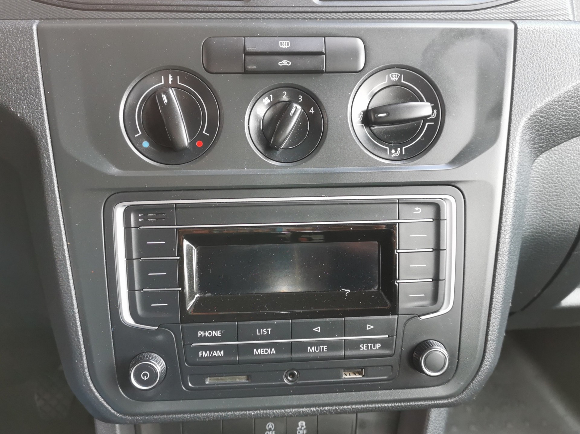 VW Caddy 2.0TDI 4Motion BlueMotion Technology-image-17