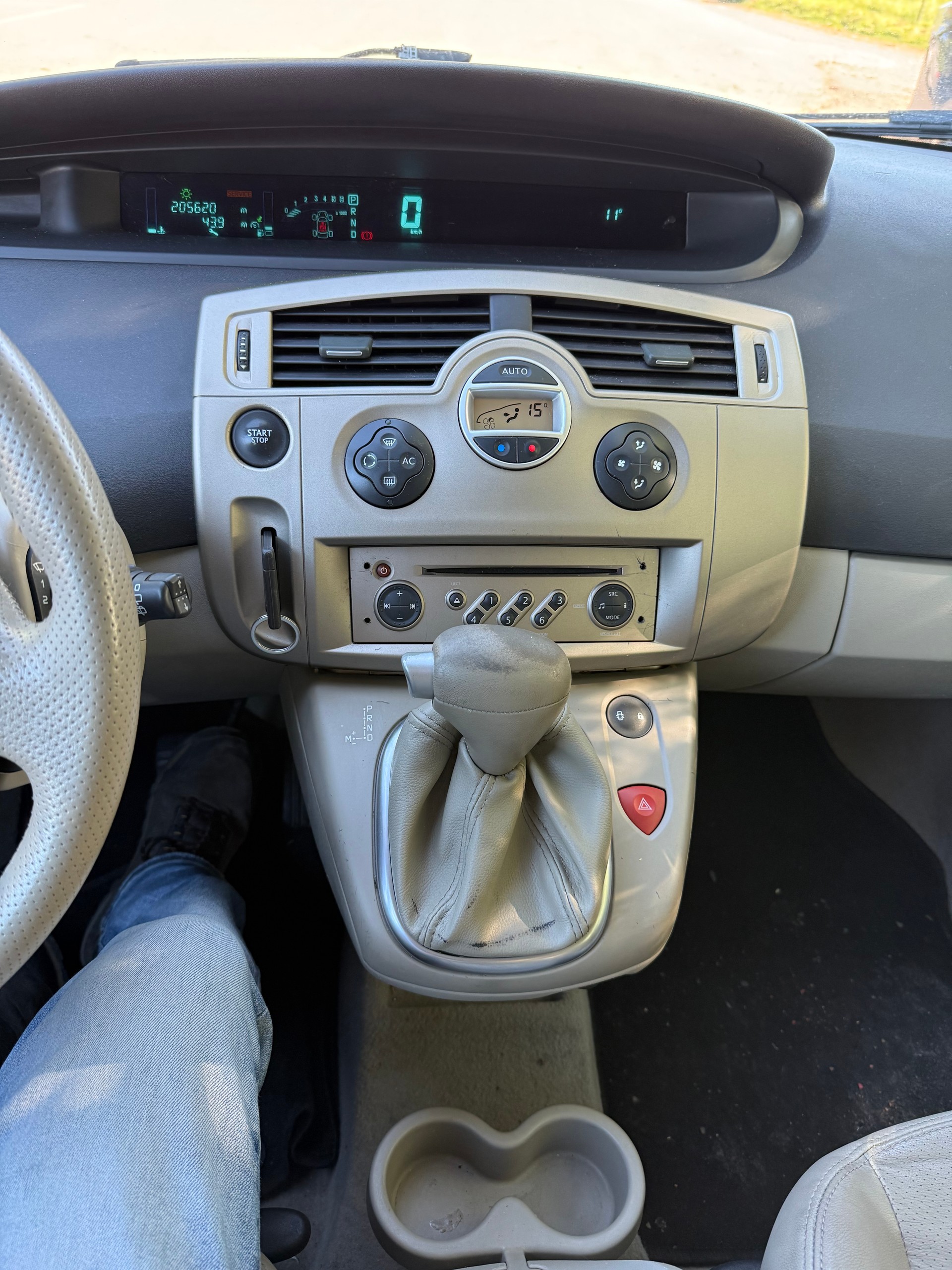 RENAULT Grand Scénic 2.0 dCi Dynamique Automatic-image-13