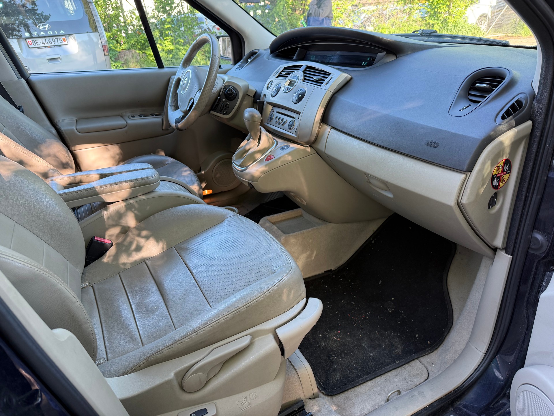 RENAULT Grand Scénic 2.0 dCi Dynamique Automatic-image-8