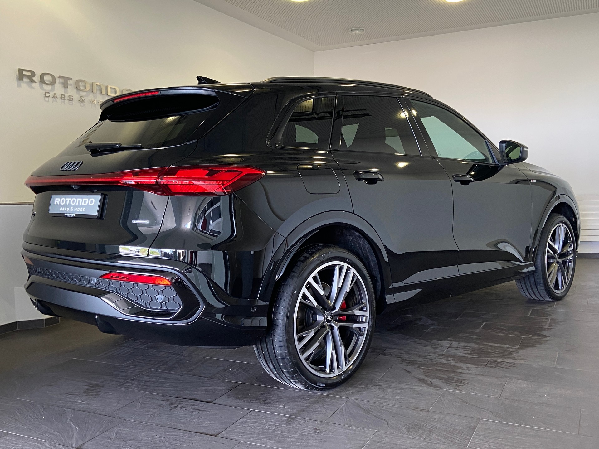 AUDI Q5 TDI quattro S-tronic S-Line-showroom-element-1