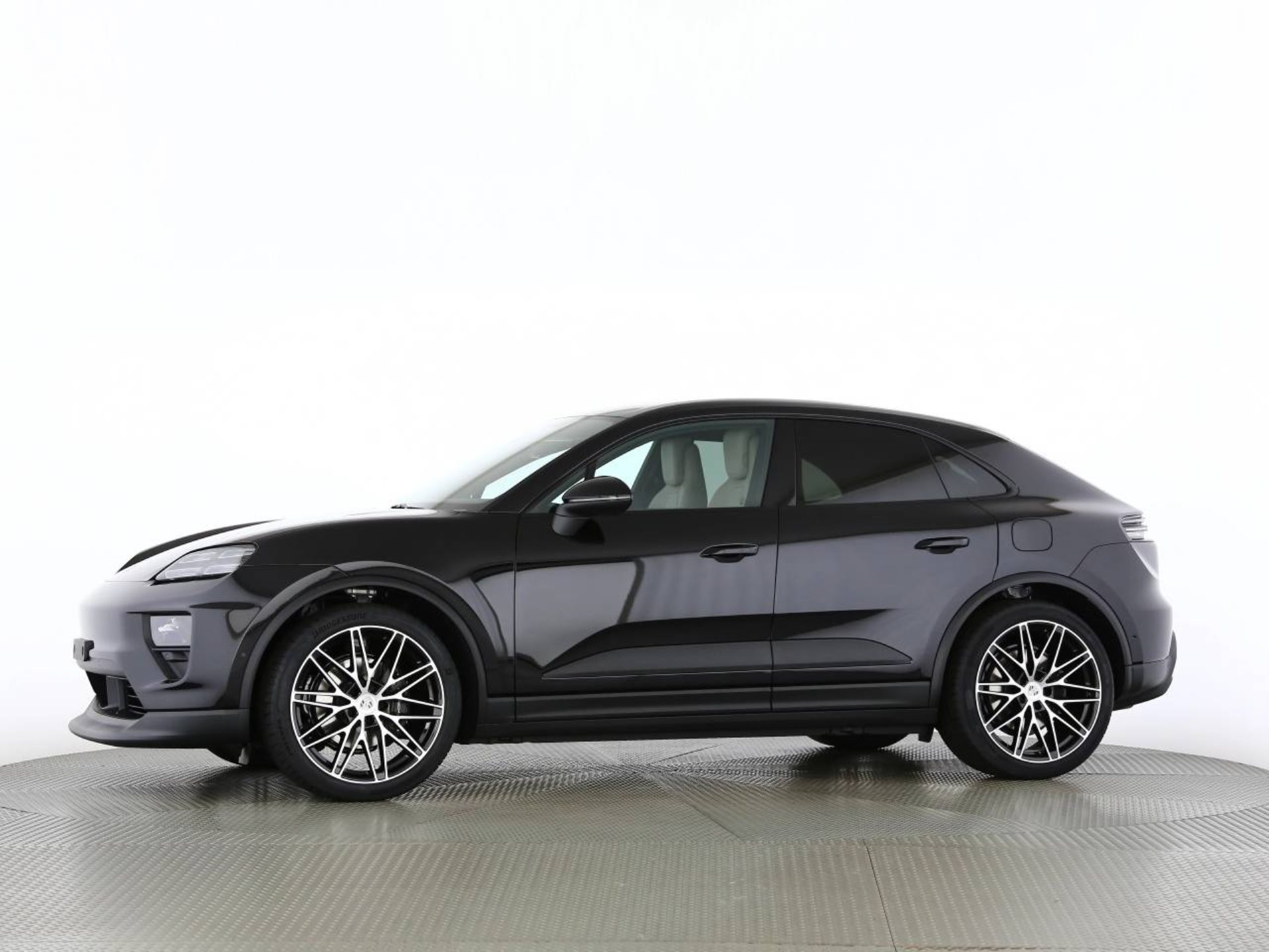 PORSCHE Macan 4-image-12