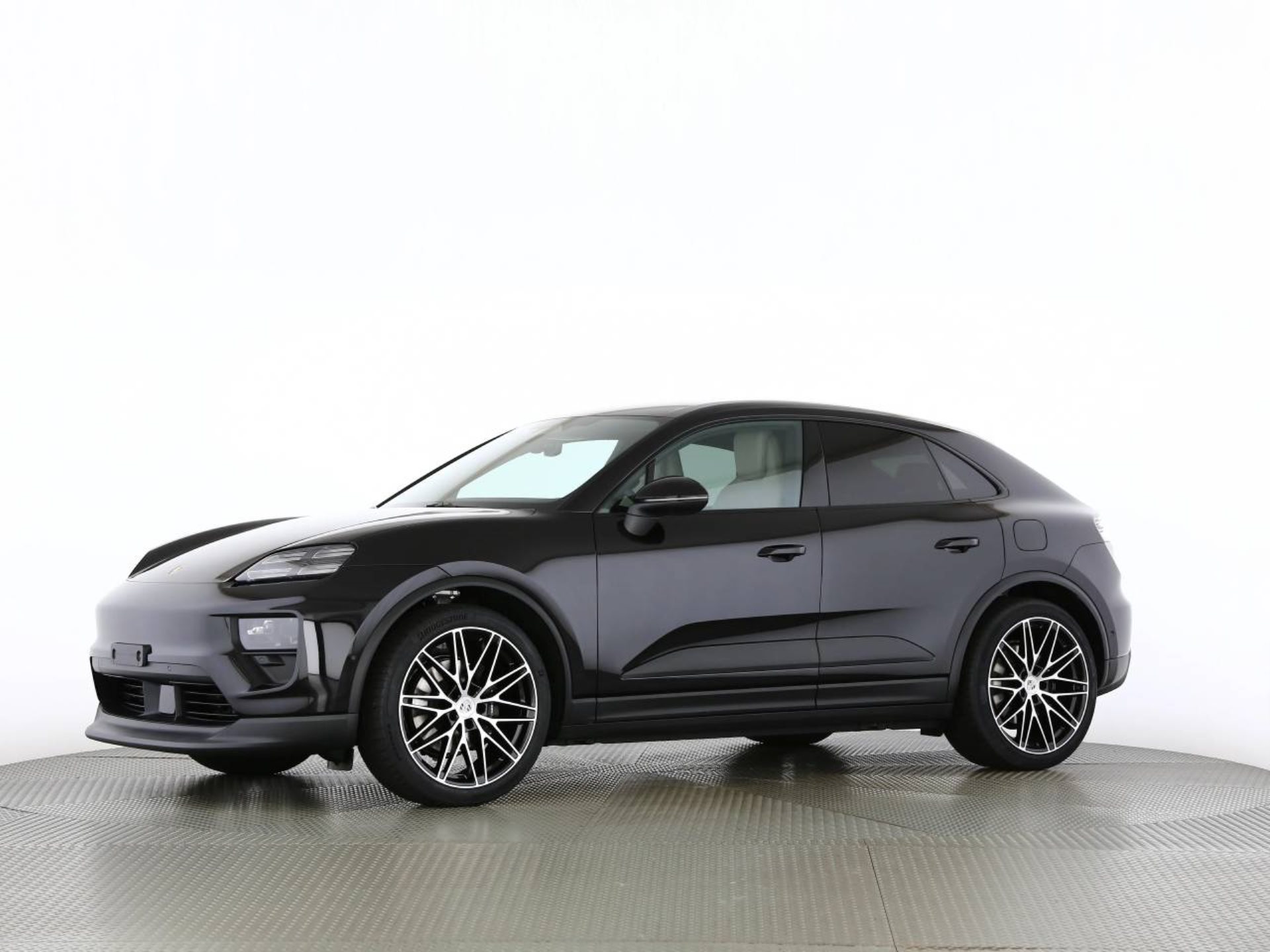 PORSCHE Macan 4-image-13