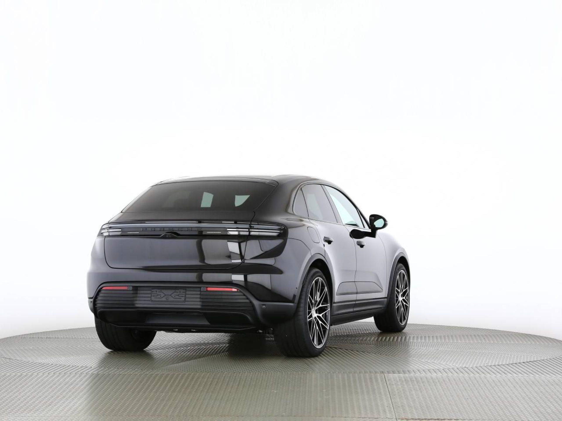 PORSCHE Macan 4-image-5