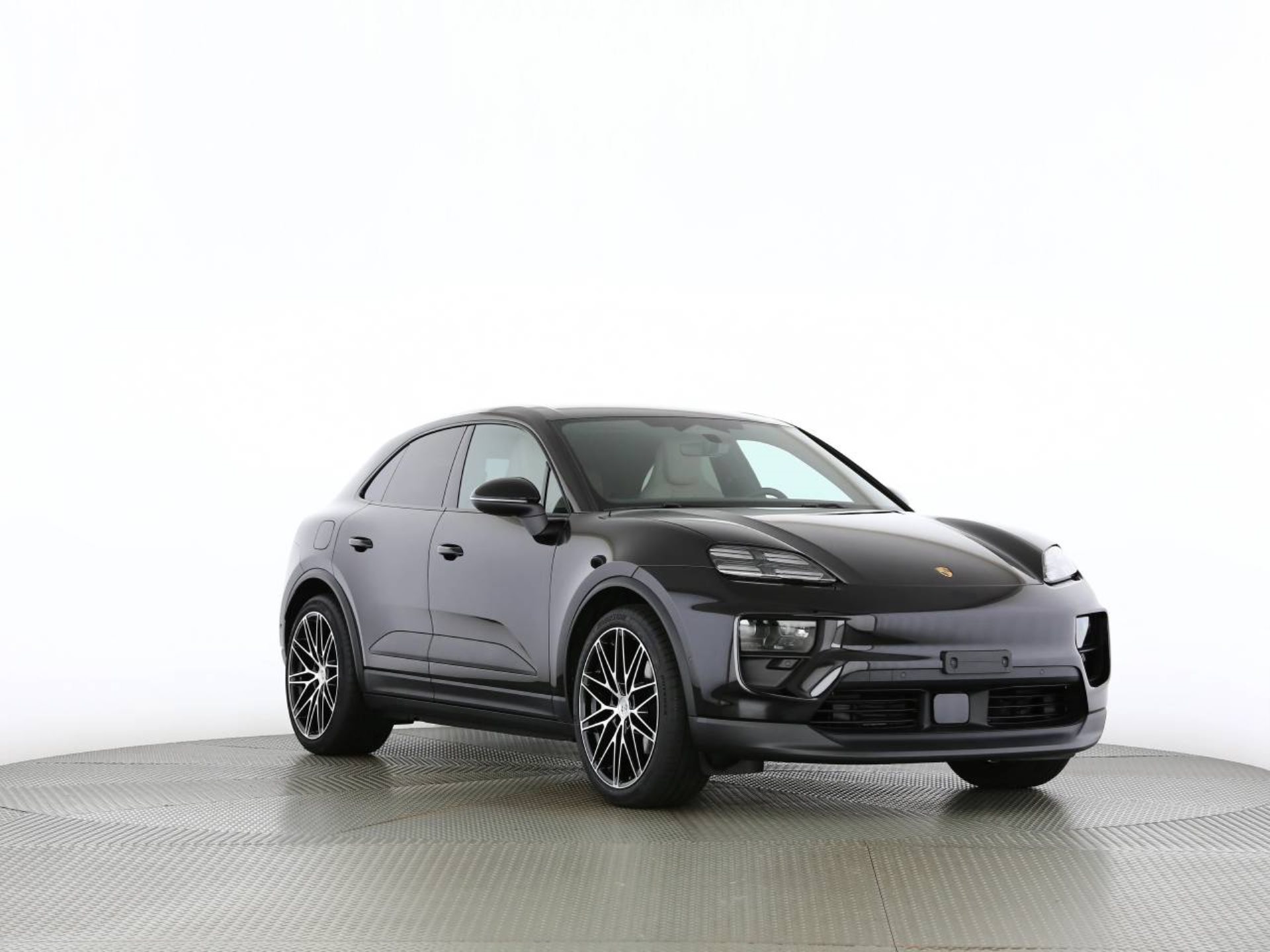 PORSCHE Macan 4