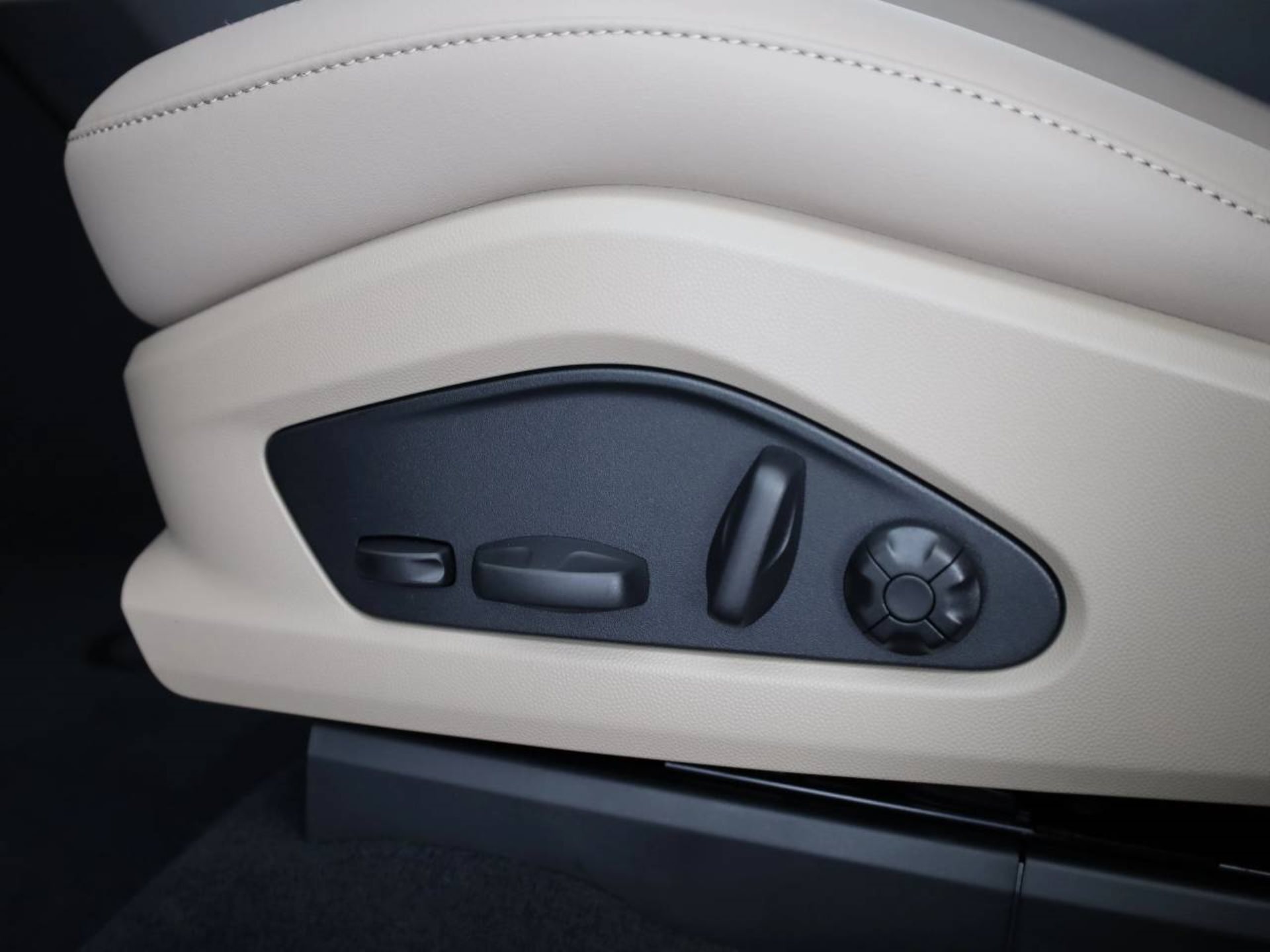 PORSCHE Macan 4-image-29