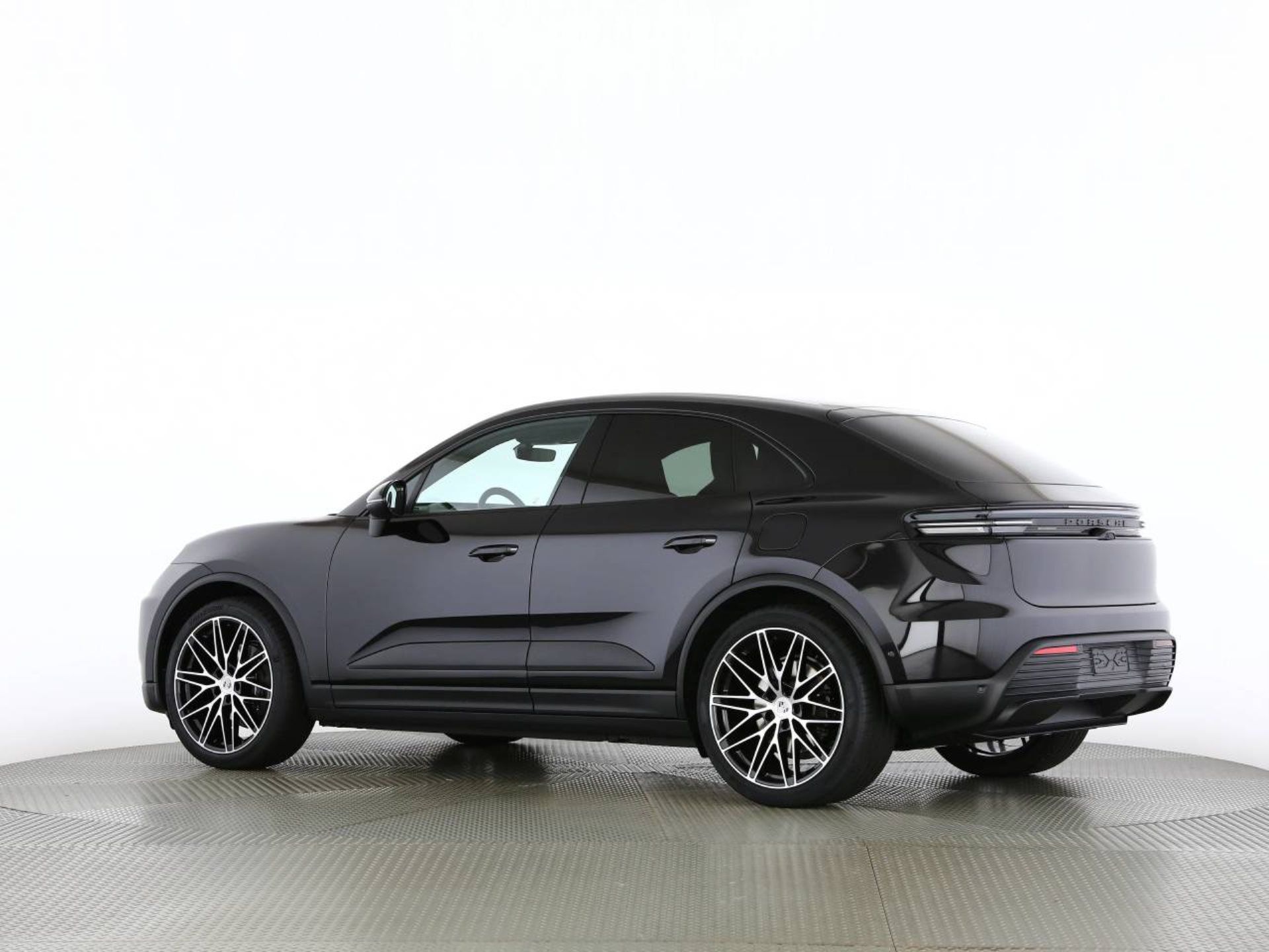 PORSCHE Macan 4-image-8