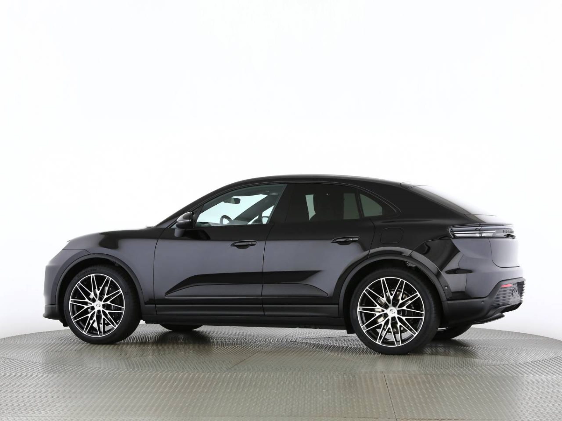 PORSCHE Macan 4-image-9
