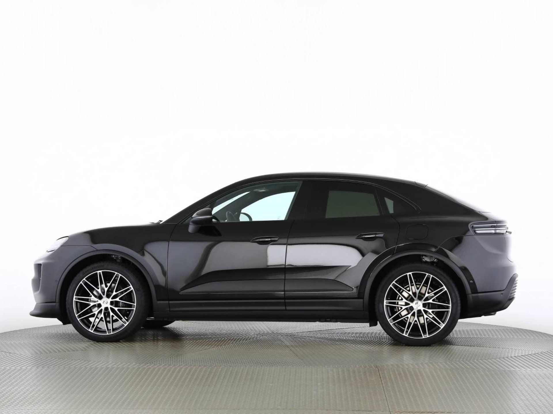 PORSCHE Macan 4-image-10