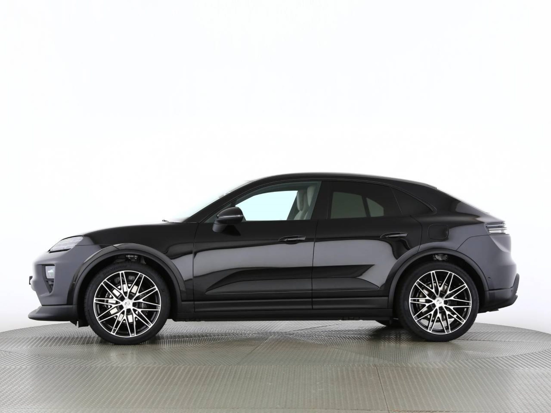 PORSCHE Macan 4-image-11