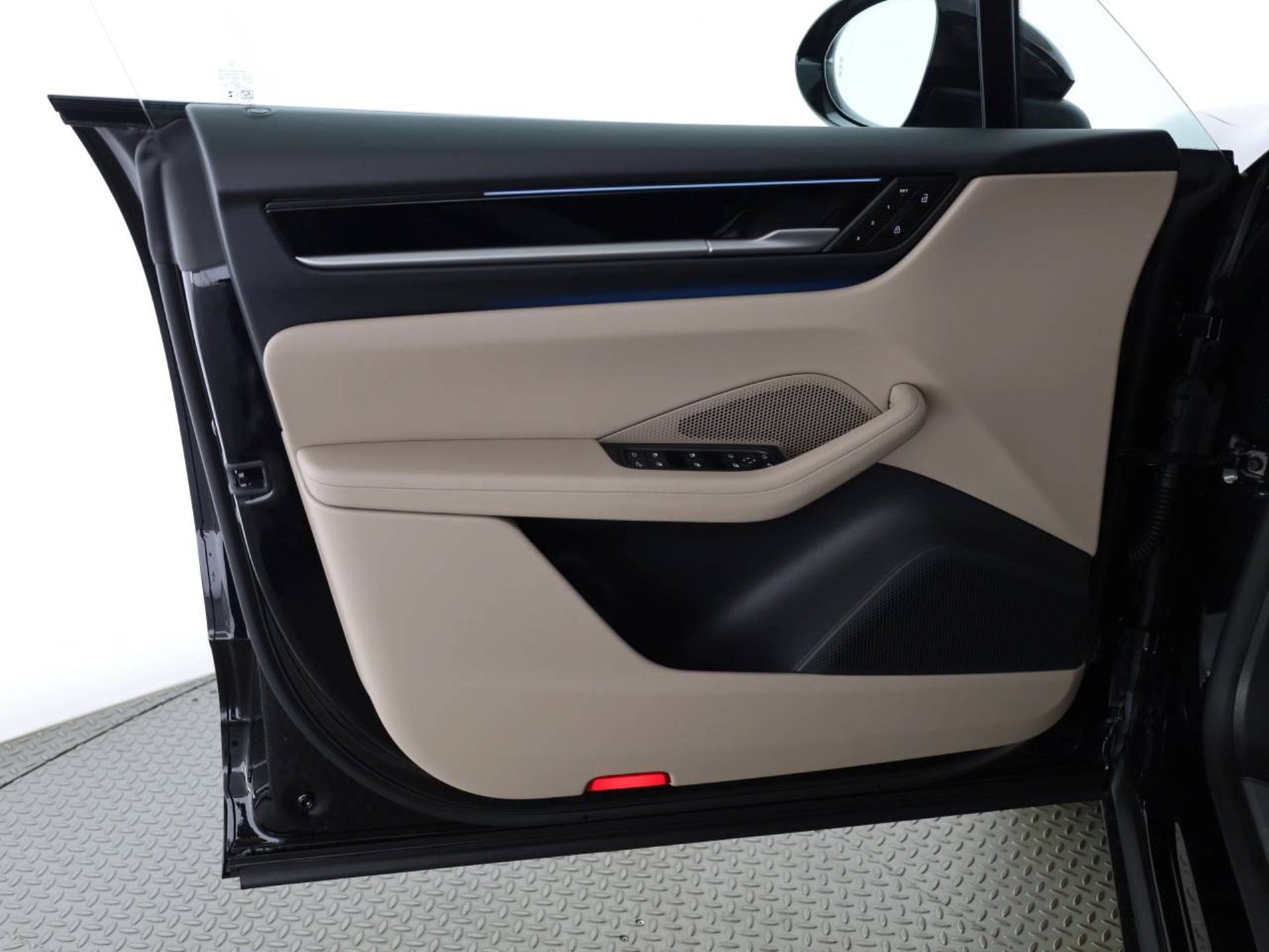 PORSCHE Macan 4-image-25