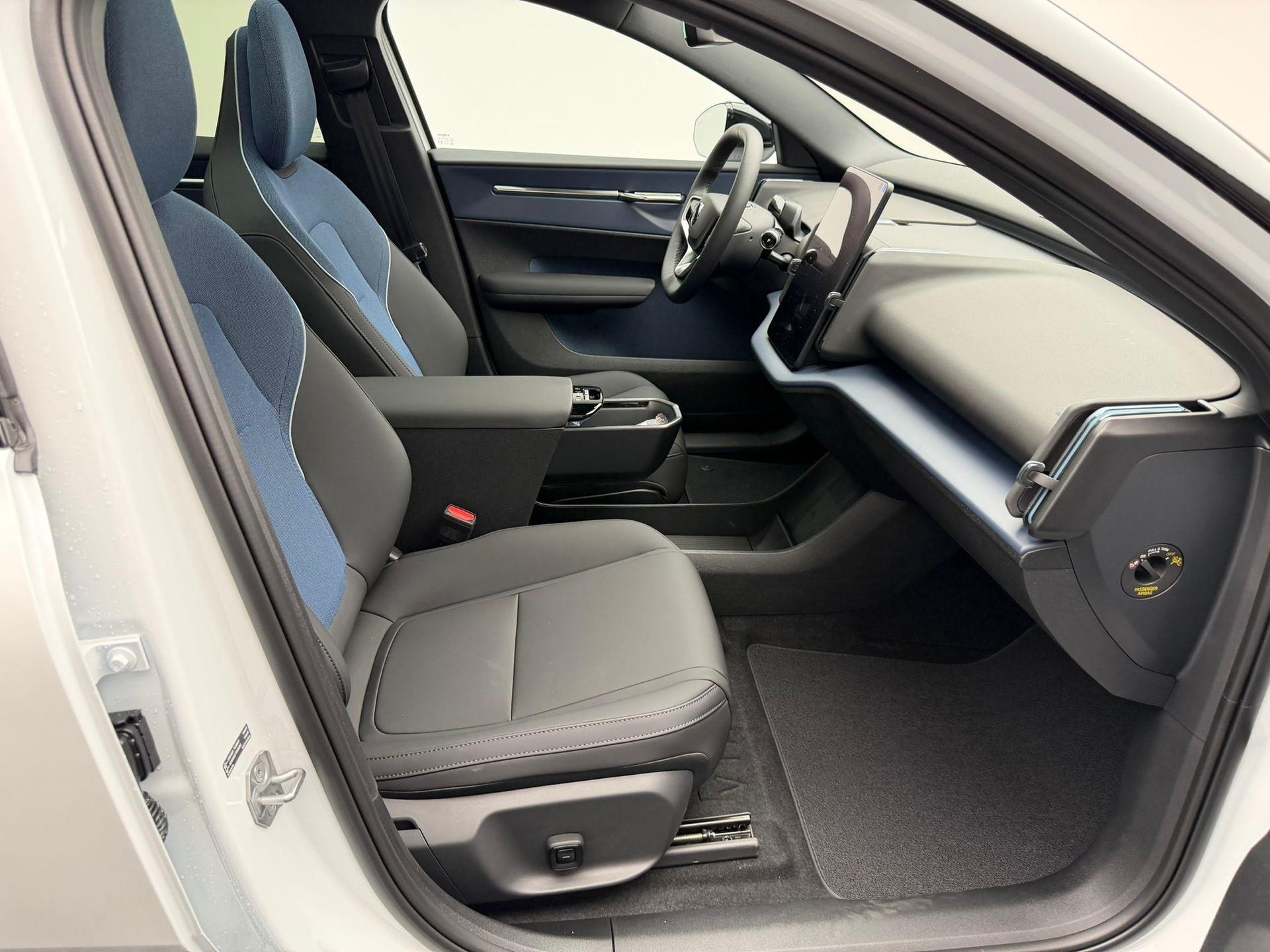 VOLVO EX30 E60 Twin Ultra Performance AWD-image-18