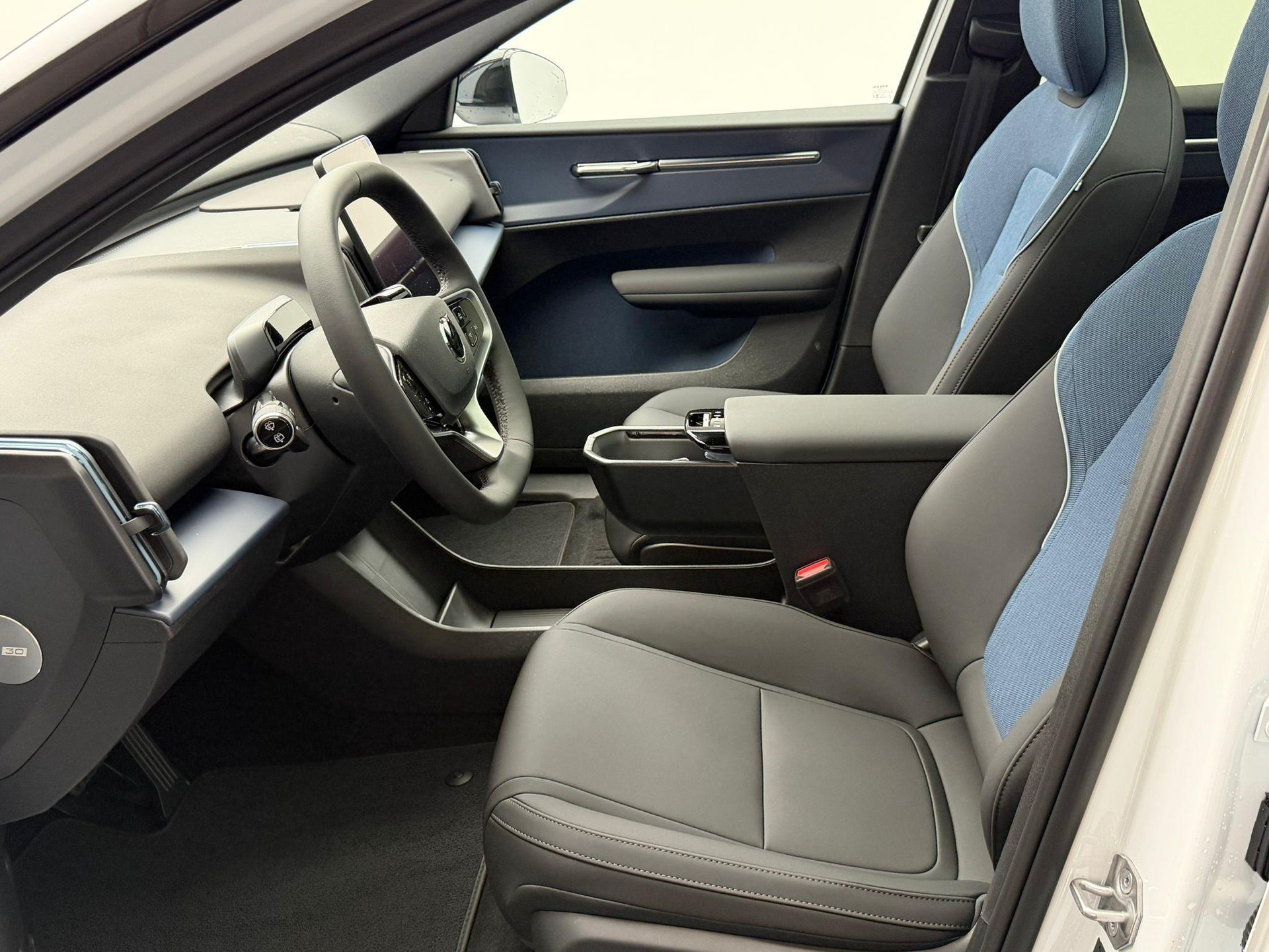 VOLVO EX30 E60 Twin Ultra Performance AWD-image-11