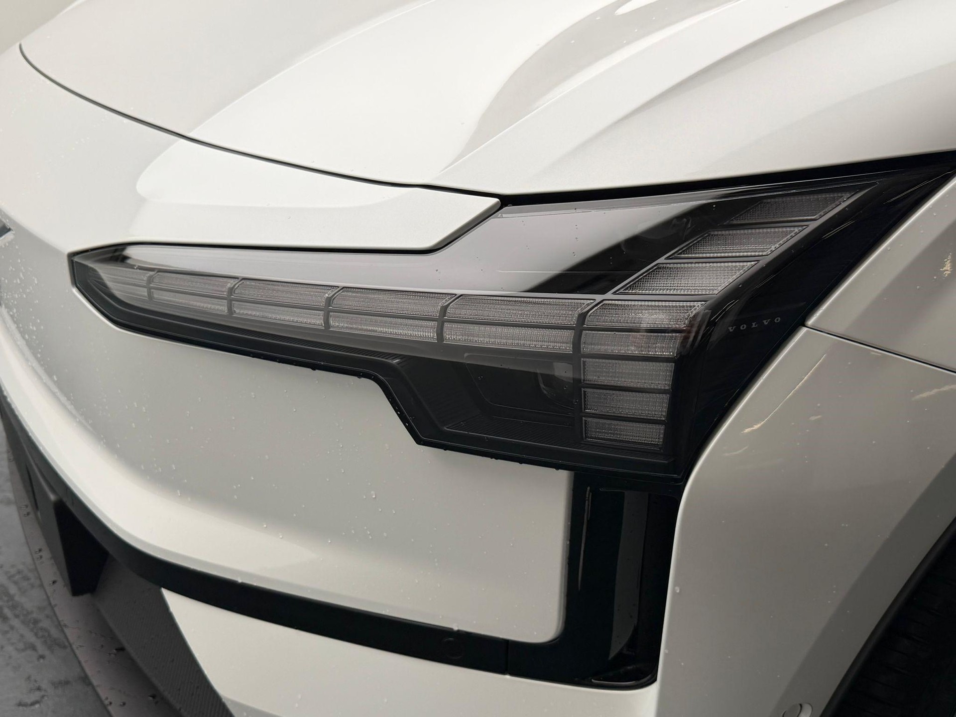 VOLVO EX30 E60 Twin Ultra Performance AWD-image-21