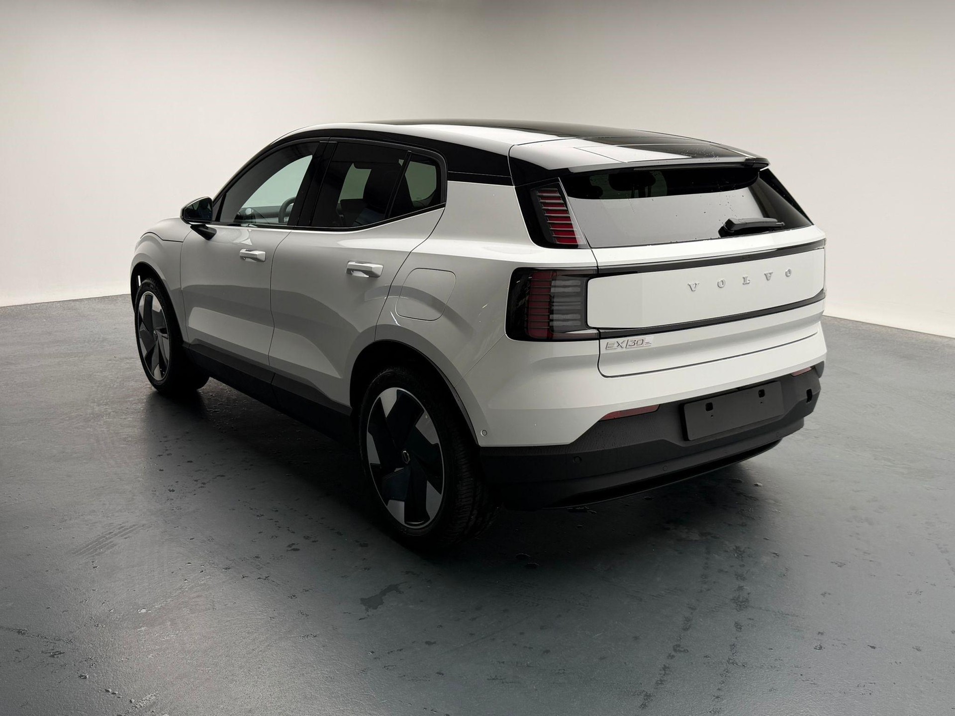 VOLVO EX30 E60 Twin Ultra Performance AWD-image-3