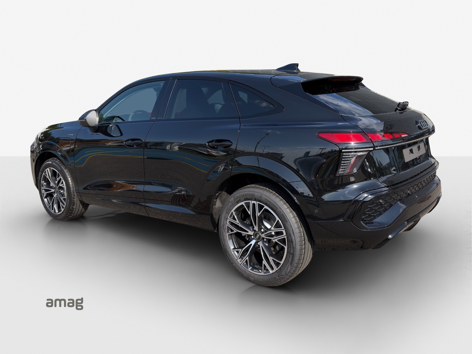 AUDI Q3 Sportback e-hybrid 200 kW S tronig-showroom-element-2