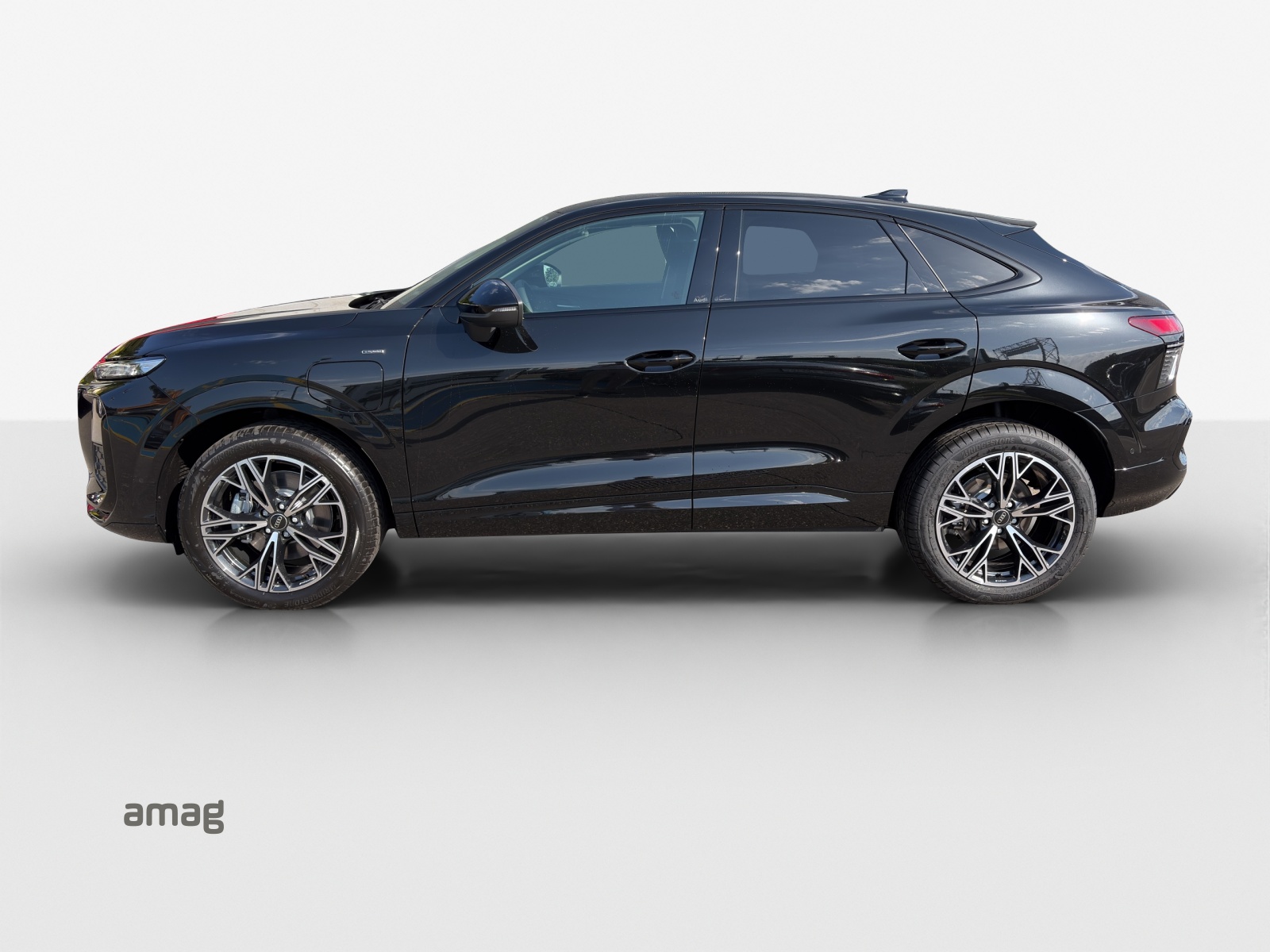 AUDI Q3 Sportback e-hybrid 200 kW S tronig-showroom-element-1