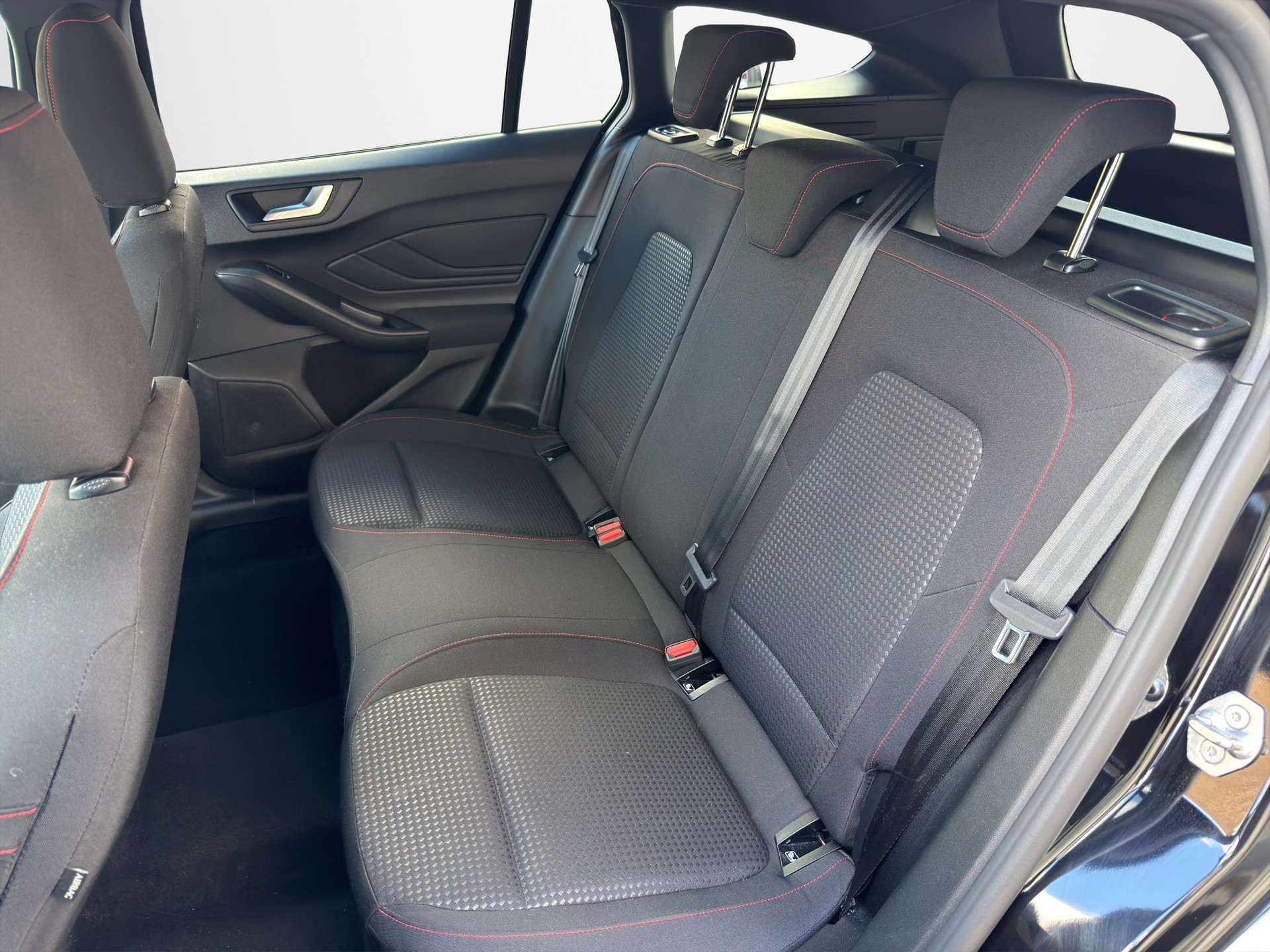 FORD Focus 1.0 MHEV ST-Line Automat-image-8