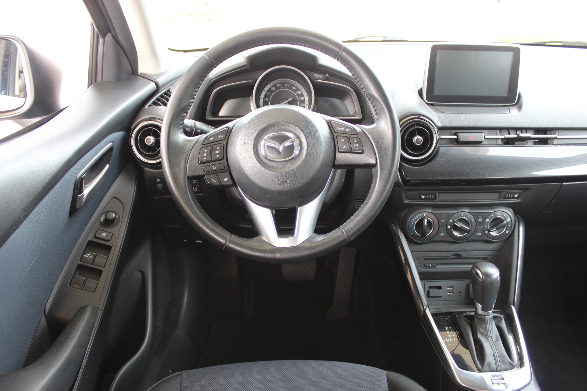 MAZDA 2 1.5i 16V Skyactiv-G Ambition Plus Drive-image-8