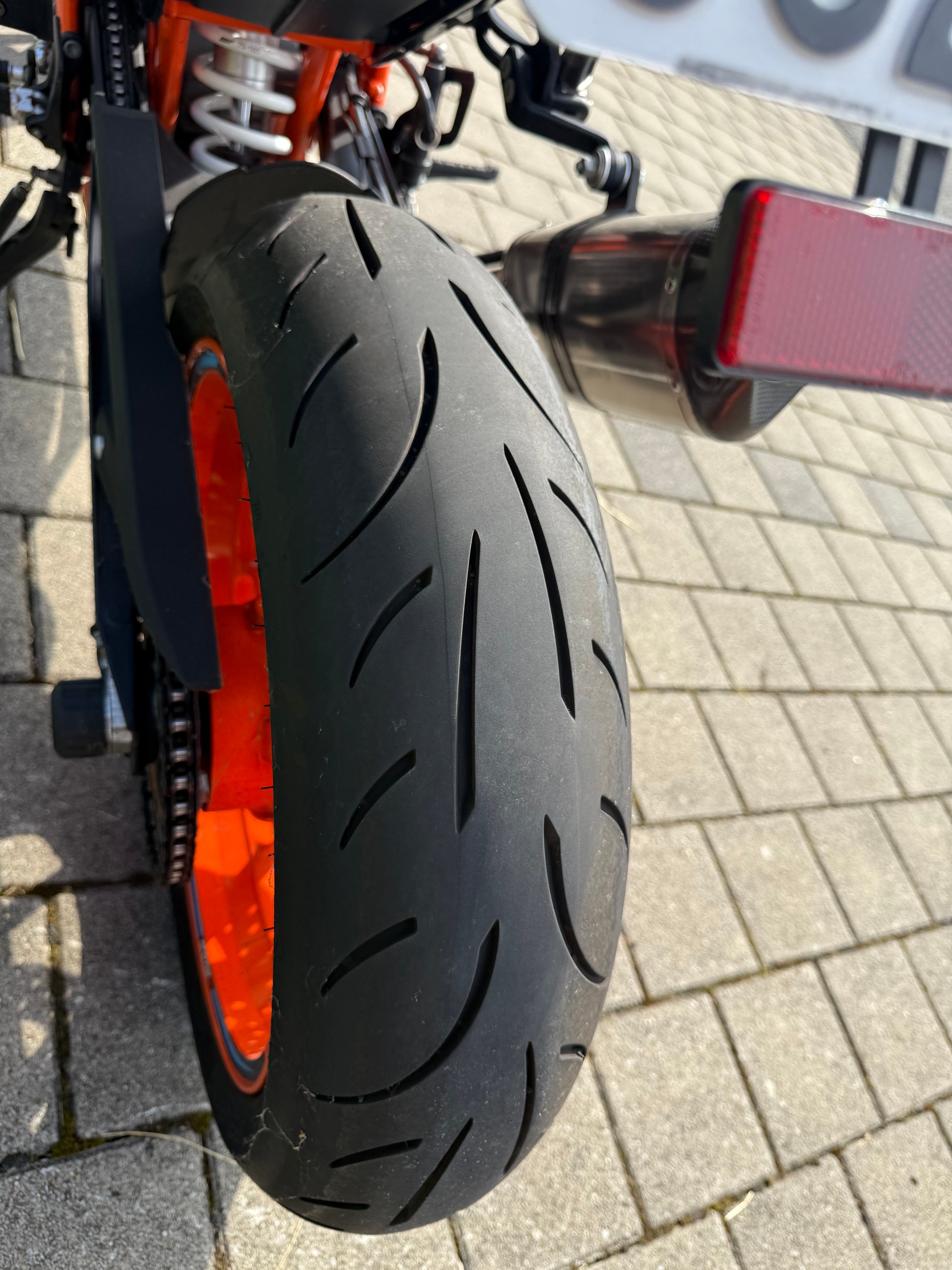 KTM 690 Duke R ABS-image-4