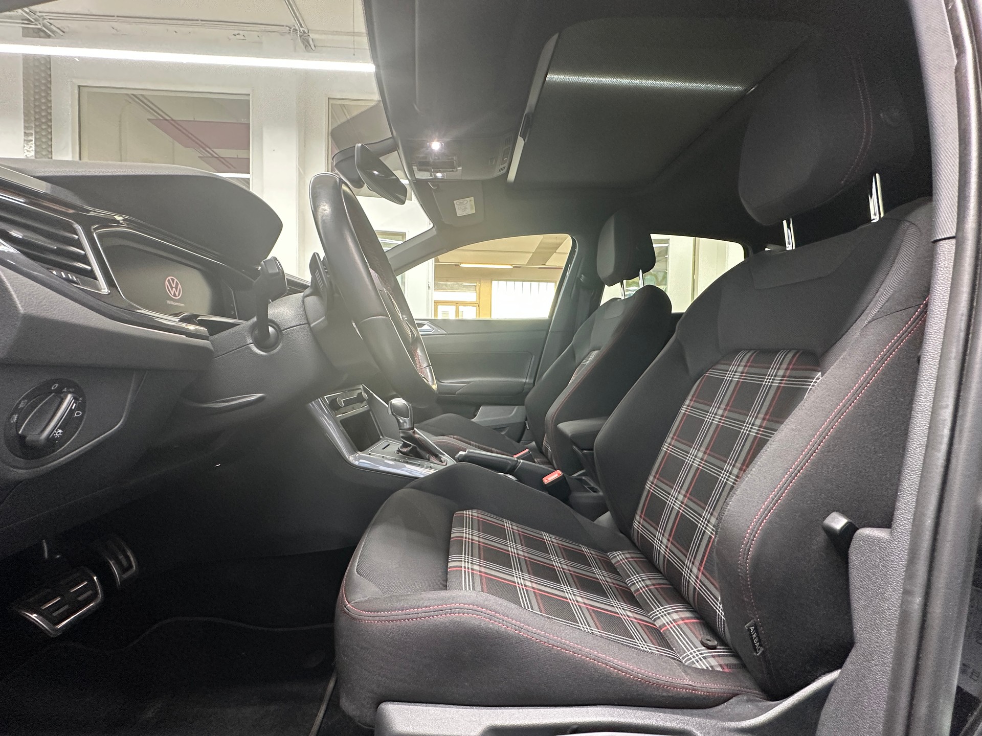 VW Polo 2.0 TSI GTI DSG-image-7