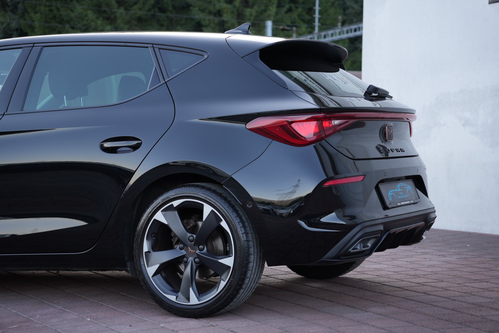 CUPRA 1.5 eTSI DSG-showroom-element-2