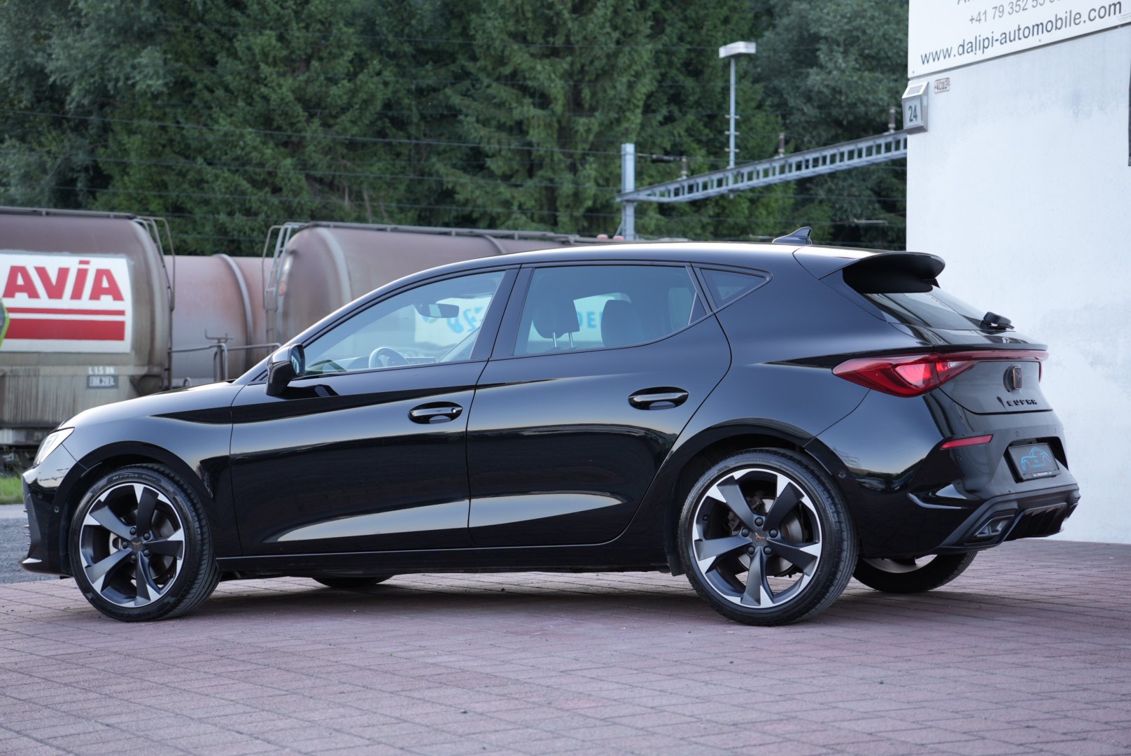 CUPRA 1.5 eTSI DSG-showroom-element-1