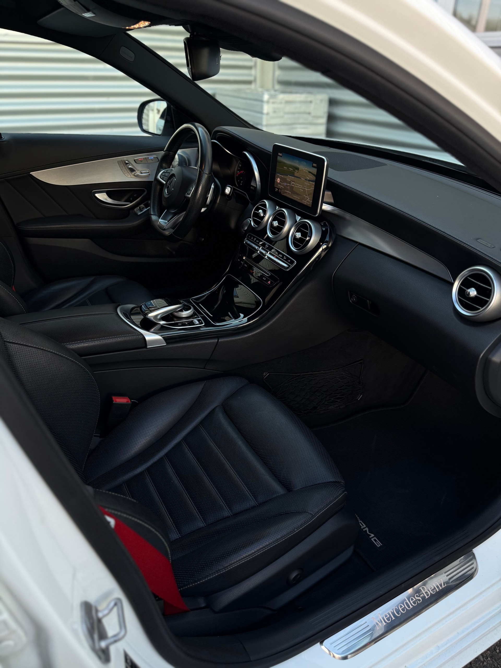 MERCEDES-BENZ C 250 BlueTEC AMG Line 4Matic 7G-Tronic-image-9