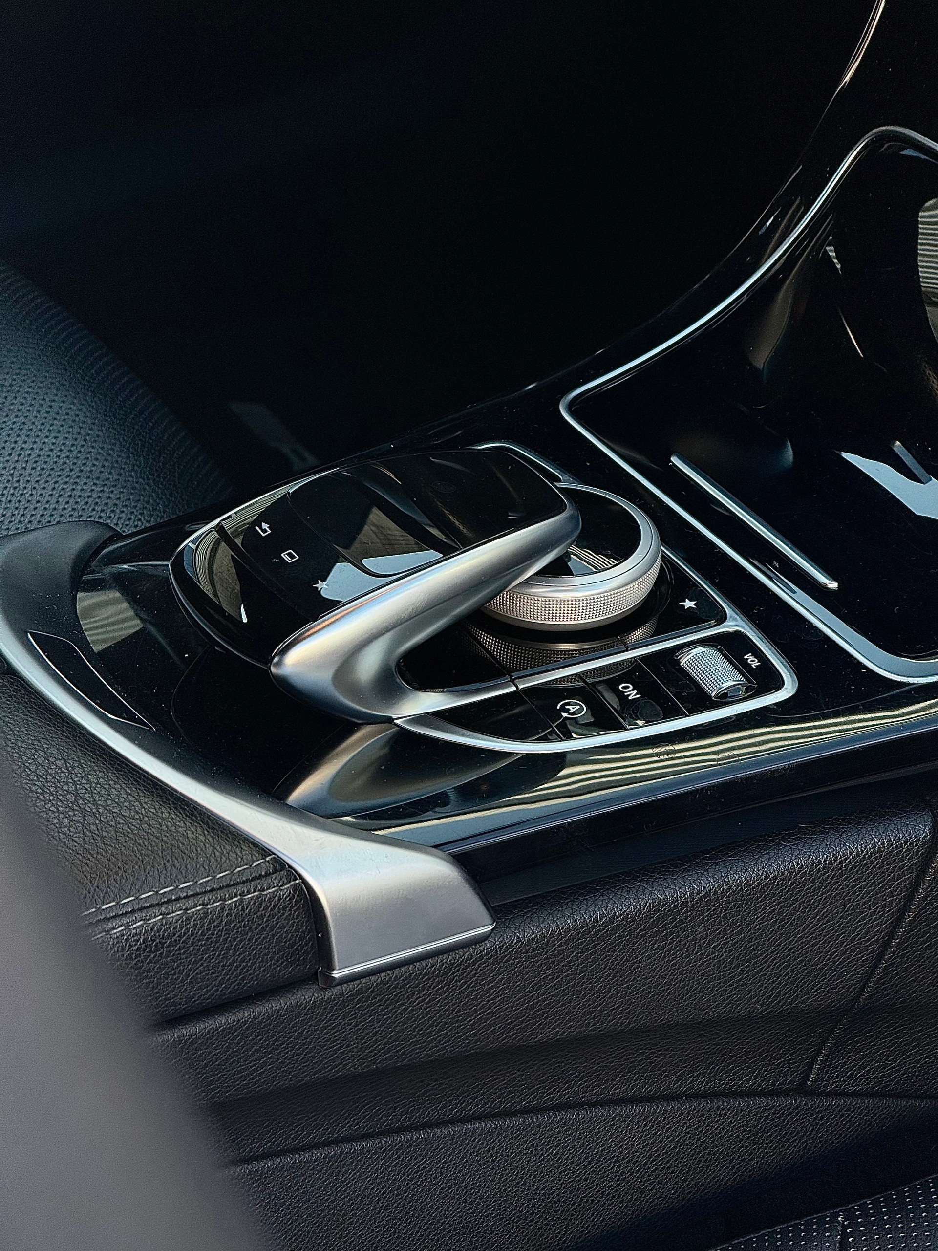 MERCEDES-BENZ C 250 BlueTEC AMG Line 4Matic 7G-Tronic-image-18
