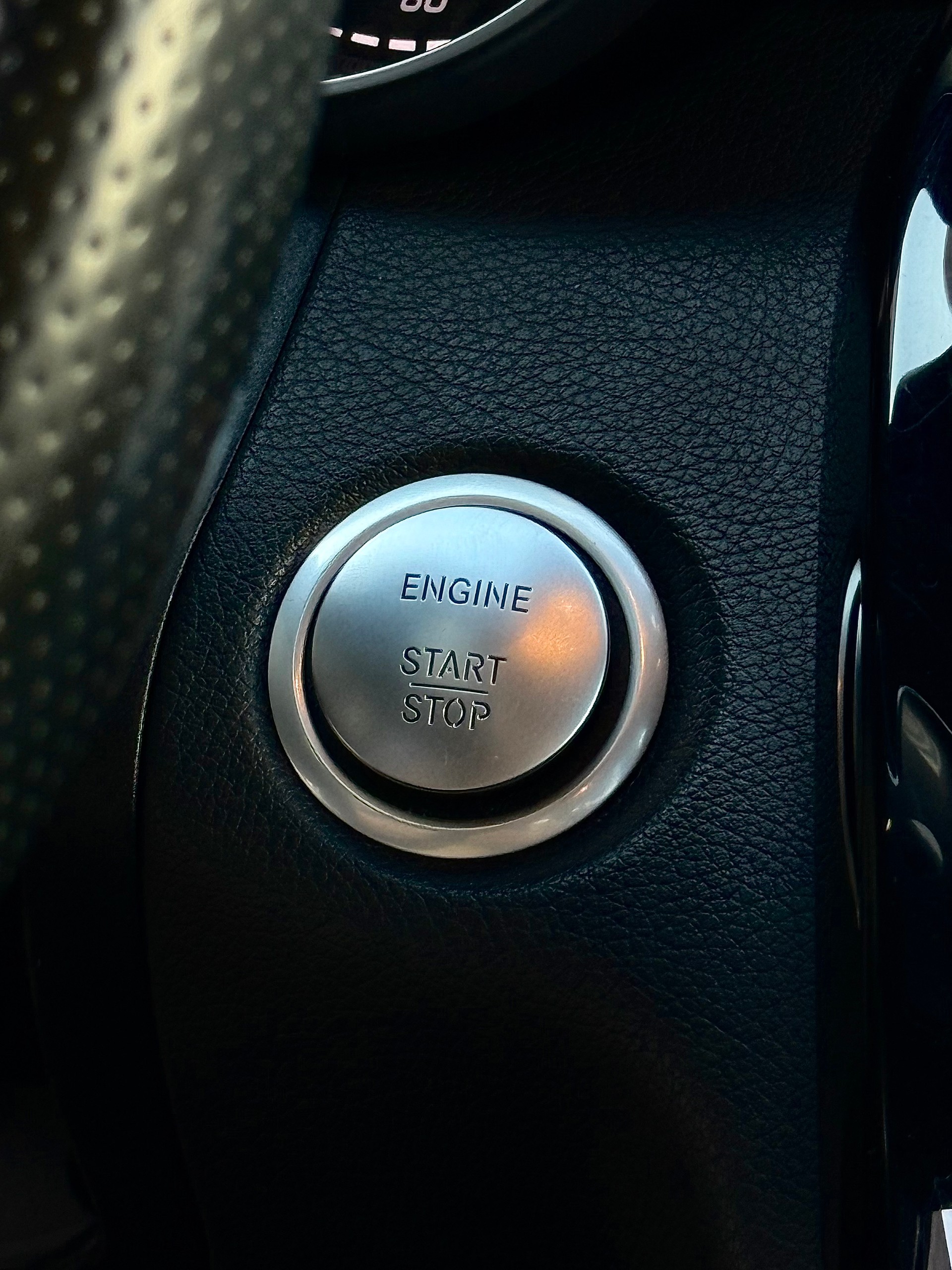 MERCEDES-BENZ C 250 BlueTEC AMG Line 4Matic 7G-Tronic-image-19