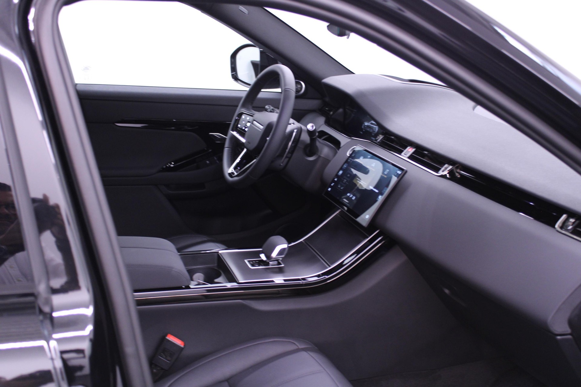 LAND ROVER Range Rover Evoque 1.5 T 270e Dynamic SE-image-8