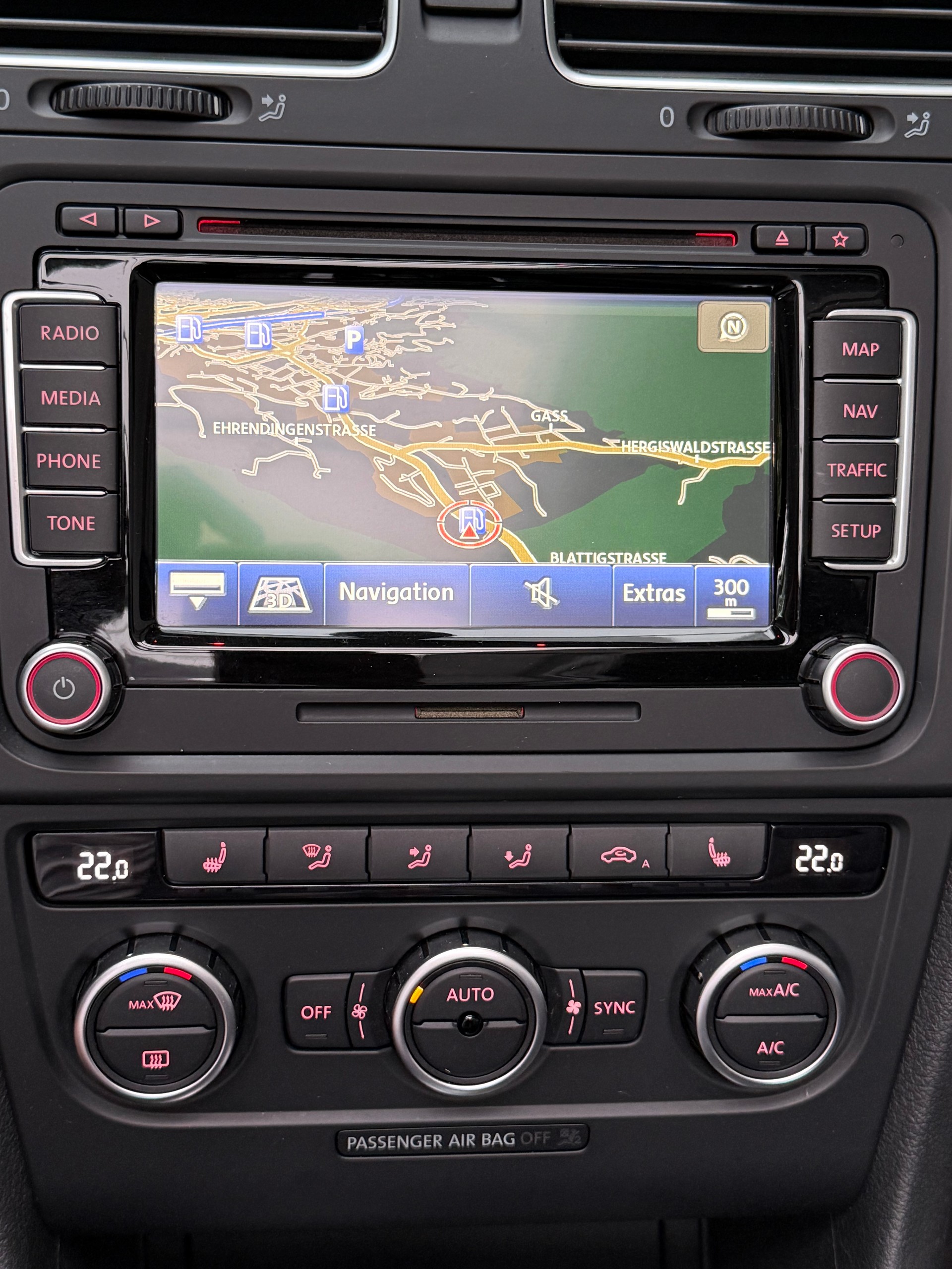 VW Golf Cabrio 2.0 TSI R DSG * WHITE *-image-12