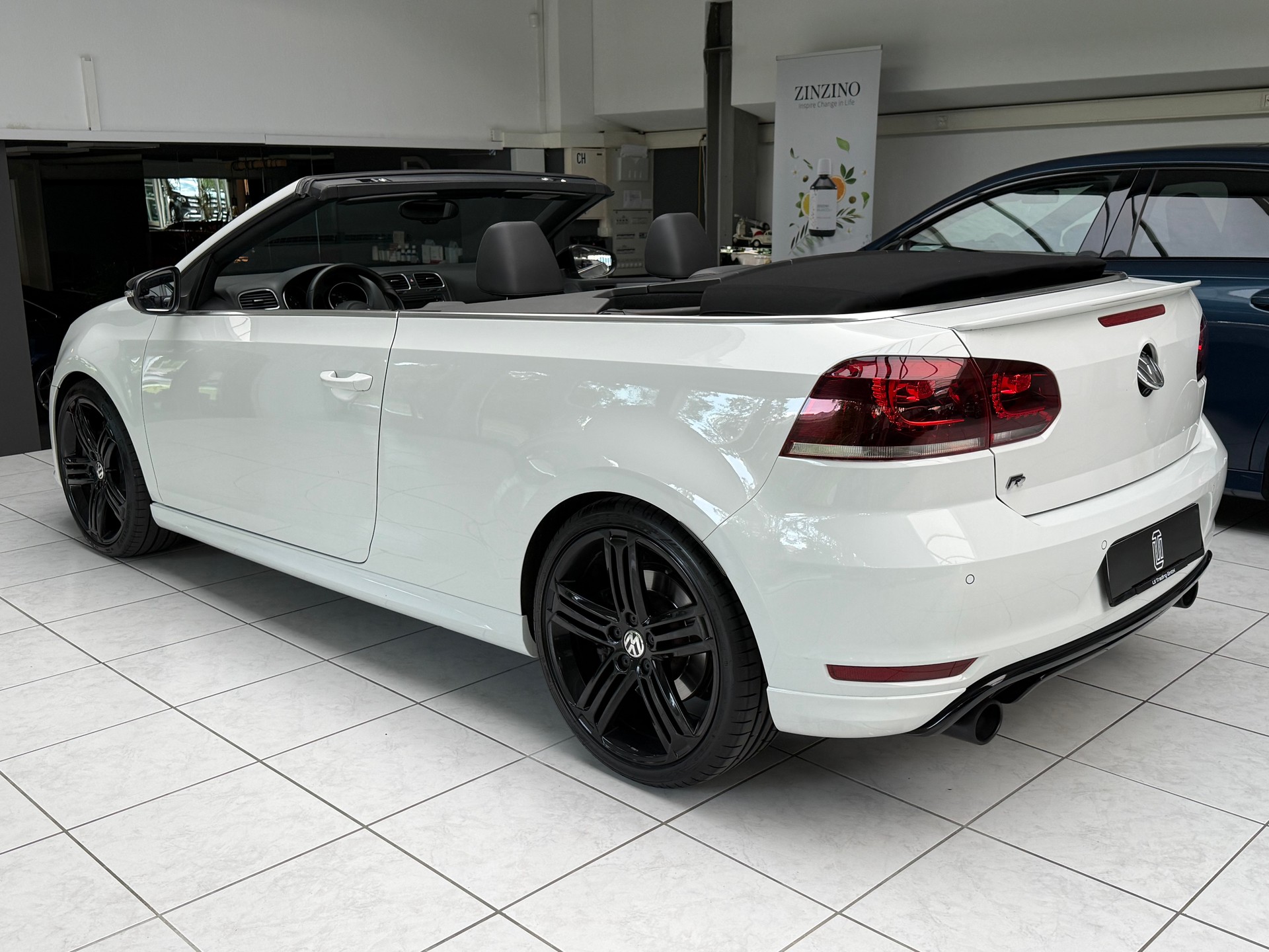 VW Golf Cabrio 2.0 TSI R DSG * WHITE *-image-2