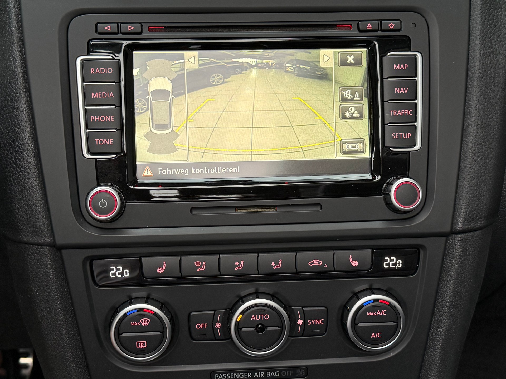 VW Golf Cabrio 2.0 TSI R DSG * WHITE *-image-13