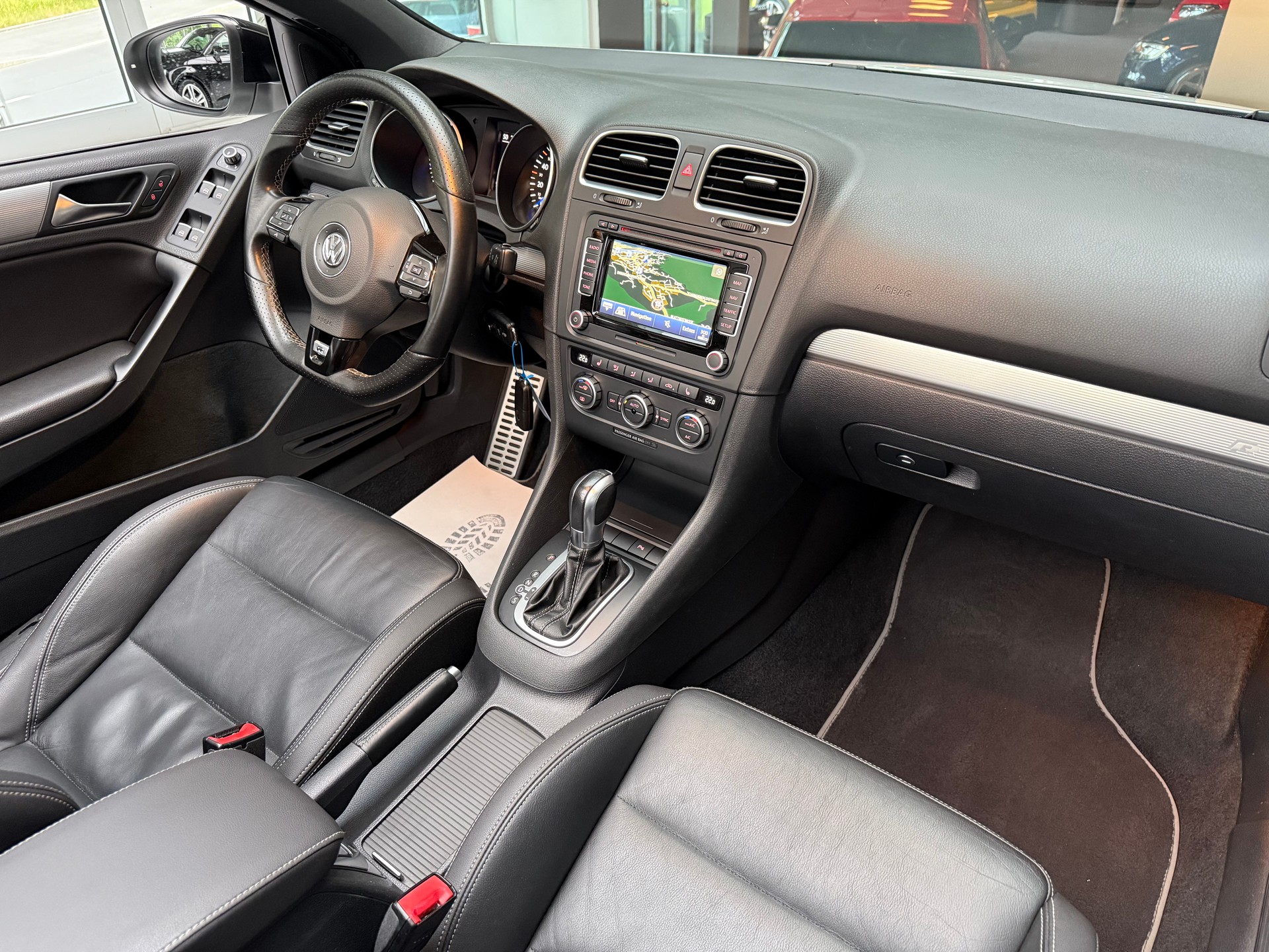 VW Golf Cabrio 2.0 TSI R DSG * WHITE *-image-8