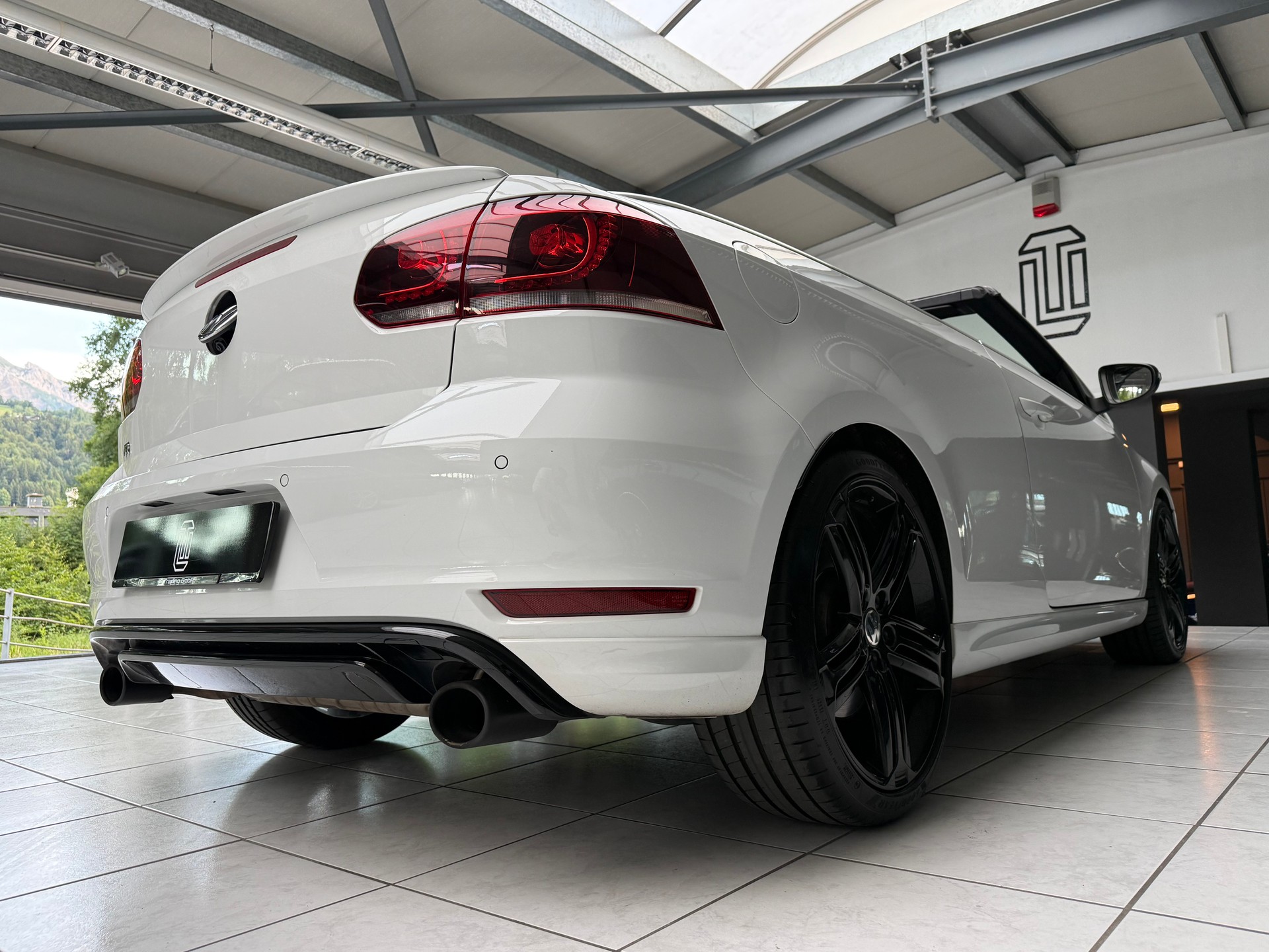 VW Golf Cabrio 2.0 TSI R DSG * WHITE *-image-4